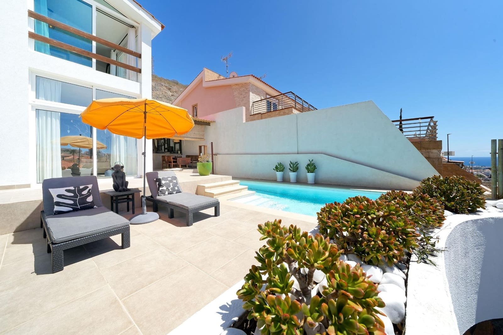 5 bedroom Villa for sale in Mogan with pool garage - € 1,150,000 (Ref: 8242992)