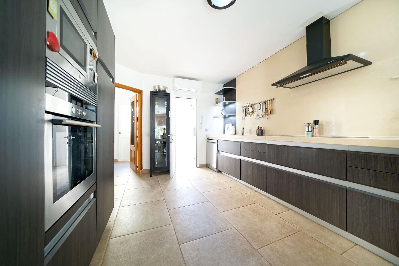 5 bedroom Villa for sale in Mogan with pool garage - € 1,150,000 (Ref: 8242992)