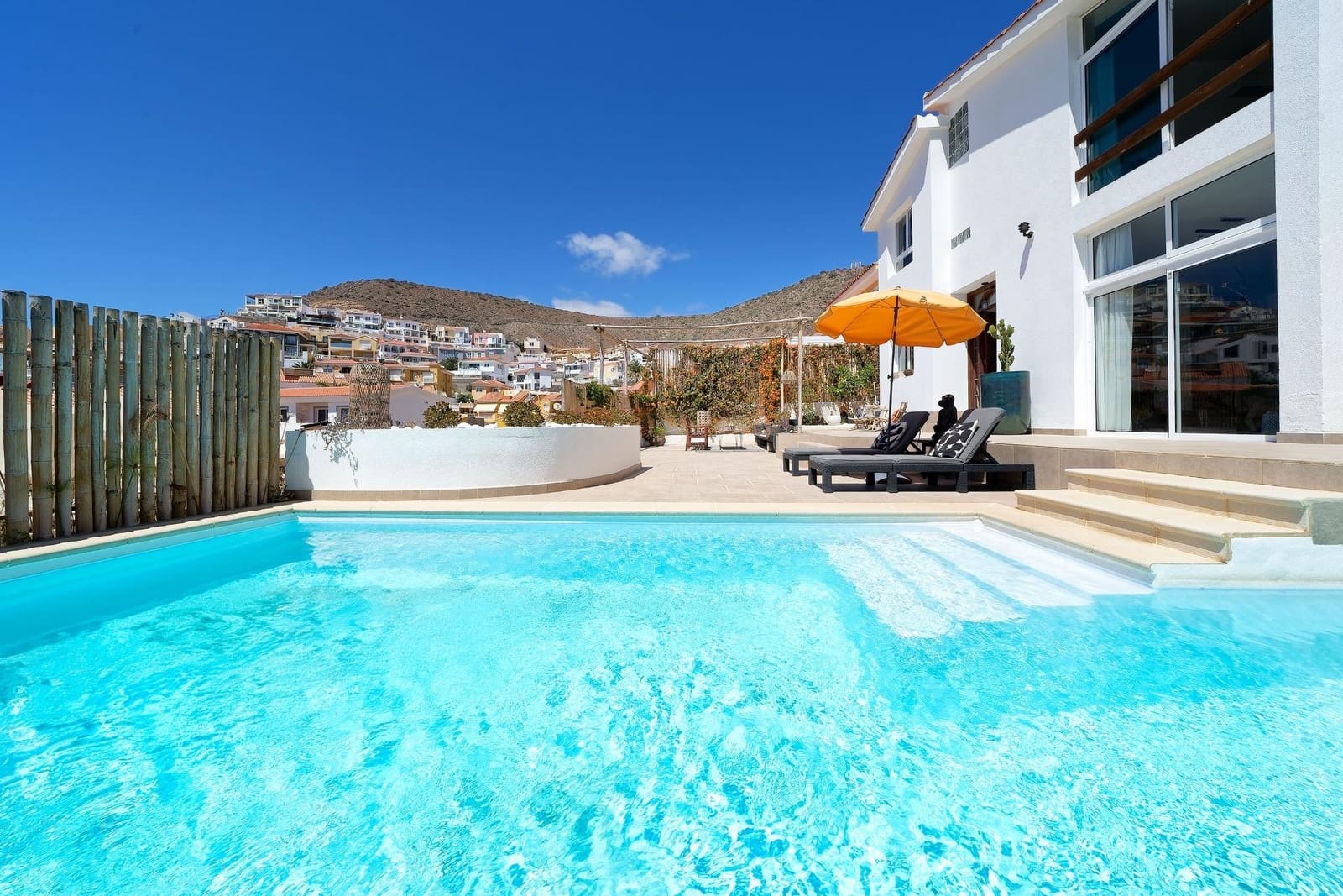 5 bedroom Villa for sale in Mogan with pool garage - € 1,150,000 (Ref: 8242992)