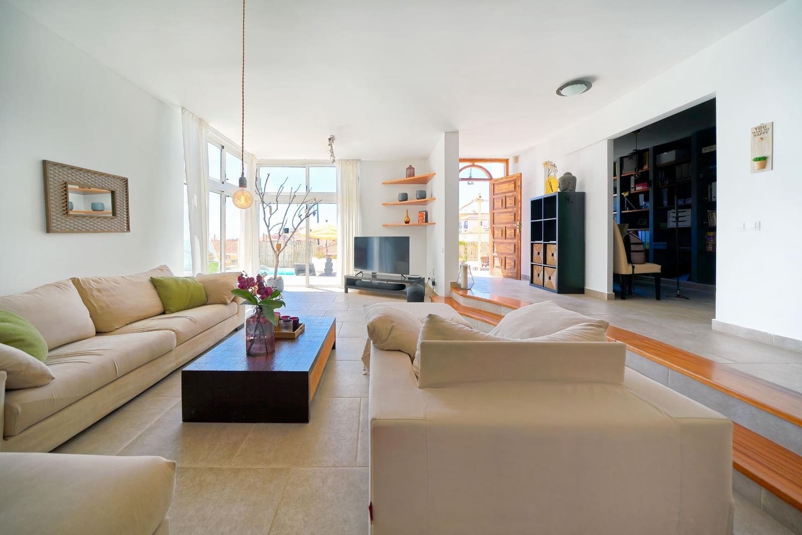 5 bedroom Villa for sale in Mogan with pool garage - € 1,150,000 (Ref: 8242992)