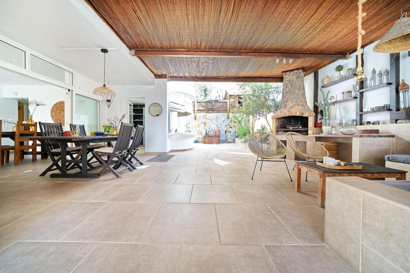 5 bedroom Villa for sale in Mogan with pool garage - € 1,150,000 (Ref: 8242992)