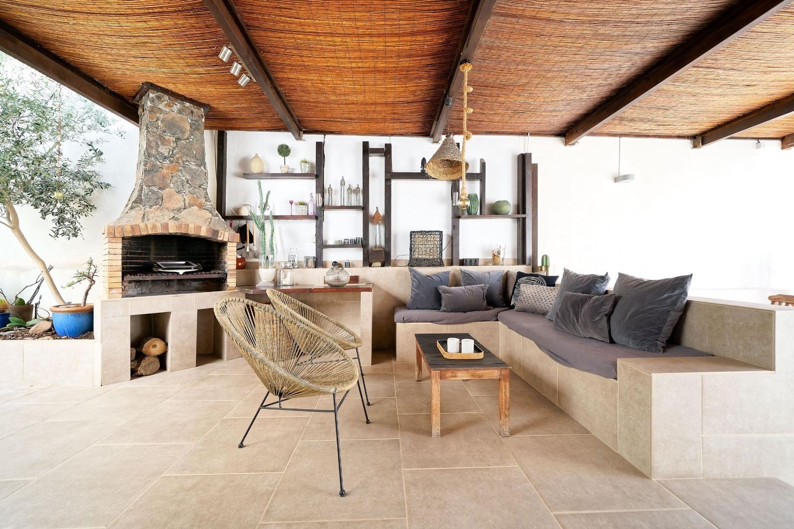 5 bedroom Villa for sale in Mogan with pool garage - € 1,150,000 (Ref: 8242992)