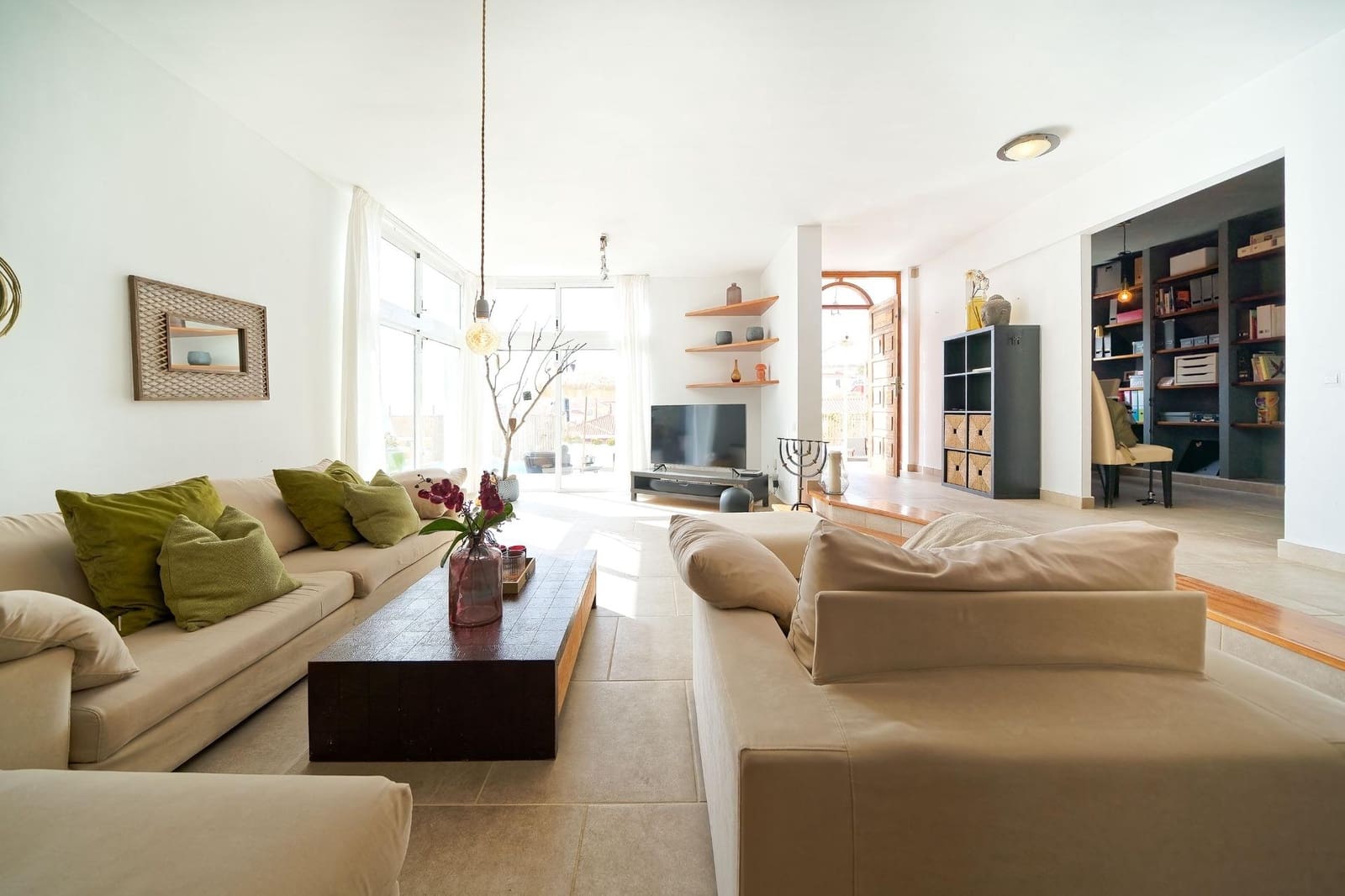 5 bedroom Villa for sale in Mogan with pool garage - € 1,150,000 (Ref: 8242992)