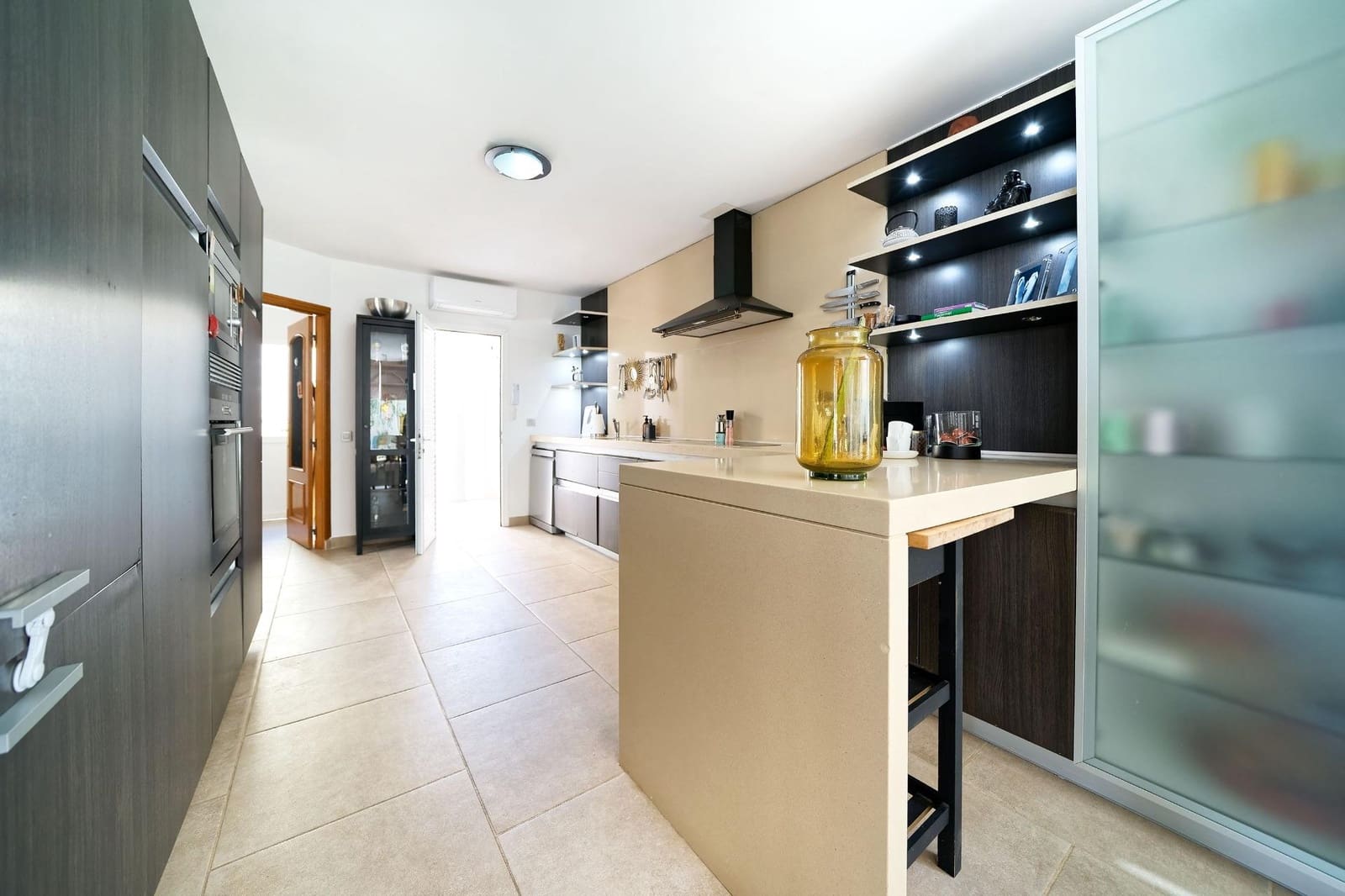 5 bedroom Villa for sale in Mogan with pool garage - € 1,150,000 (Ref: 8242992)