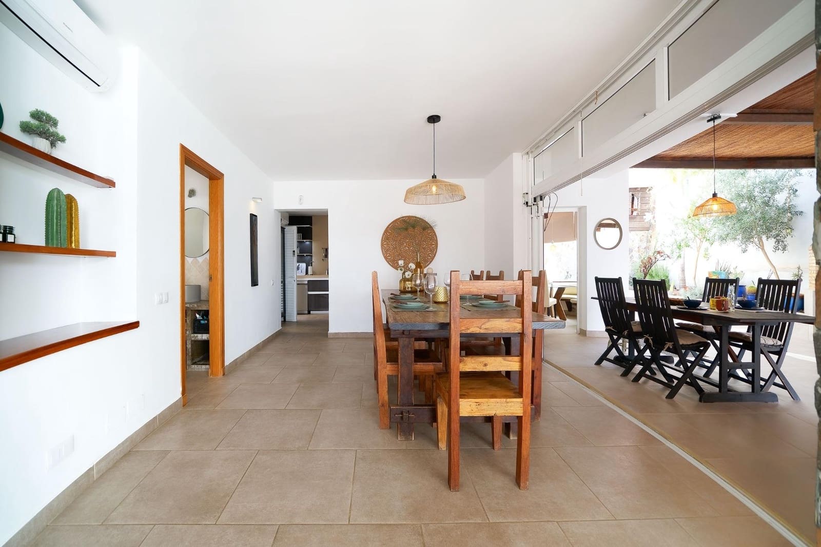 5 bedroom Villa for sale in Mogan with pool garage - € 1,150,000 (Ref: 8242992)