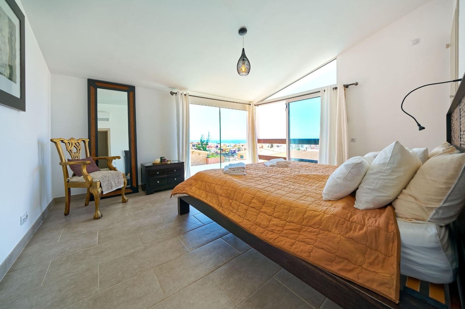 5 bedroom Villa for sale in Mogan with pool garage - € 1,150,000 (Ref: 8242992)