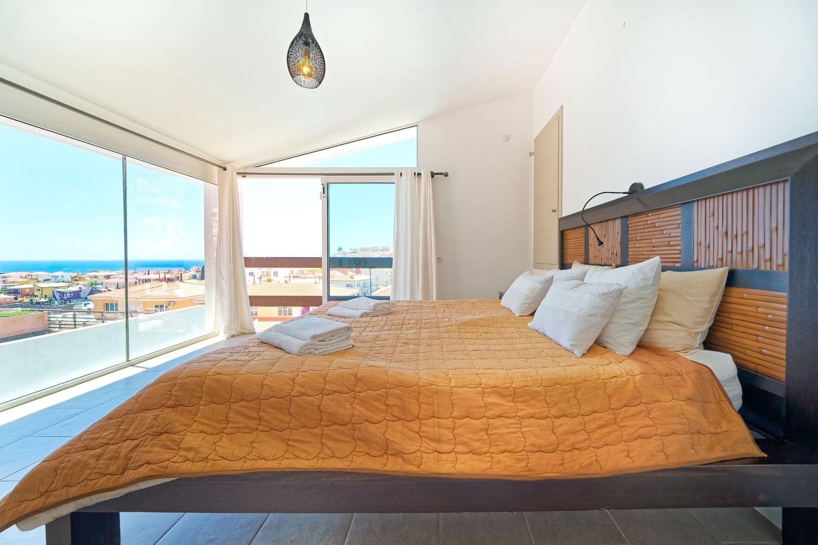 5 bedroom Villa for sale in Mogan with pool garage - € 1,150,000 (Ref: 8242992)