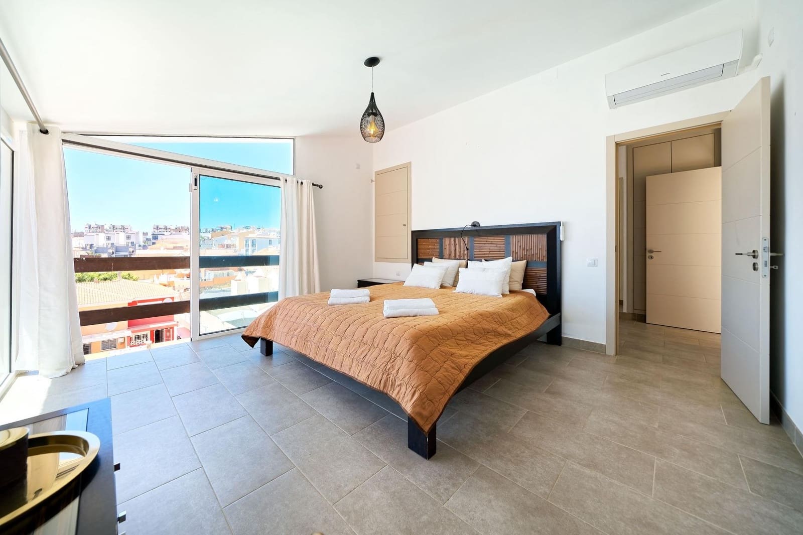 5 bedroom Villa for sale in Mogan with pool garage - € 1,150,000 (Ref: 8242992)