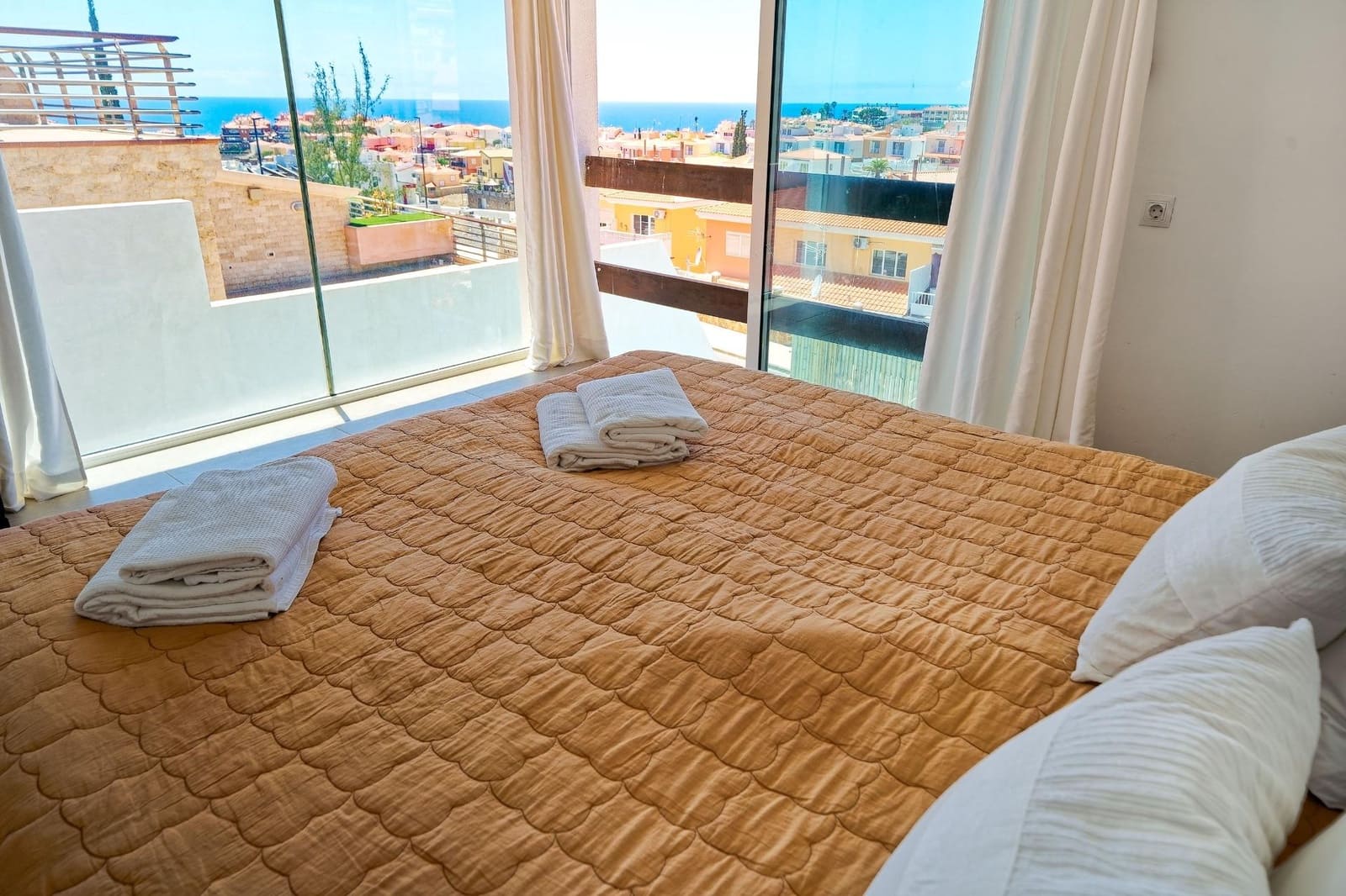 5 bedroom Villa for sale in Mogan with pool garage - € 1,150,000 (Ref: 8242992)