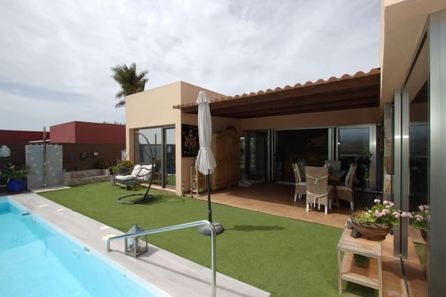 2 quarto Bungalow para venda em Salobre Golf, San Bartolomé de Tirajana com piscina - 775 000 € (Ref: 9062330)