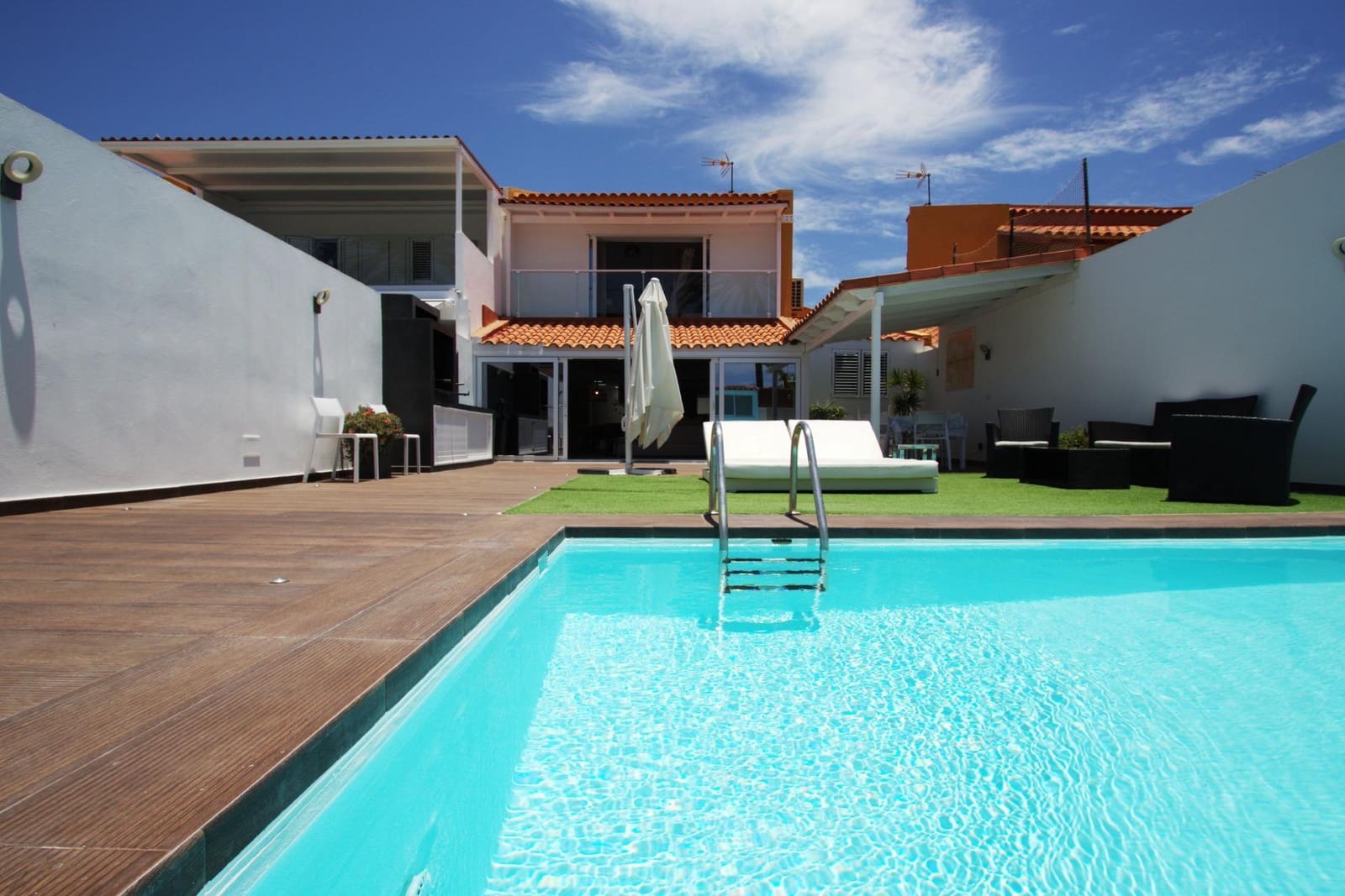 3 soverom Villa til salgs i Sonneland med svømmebasseng - € 869 000 (Ref: 9081486)