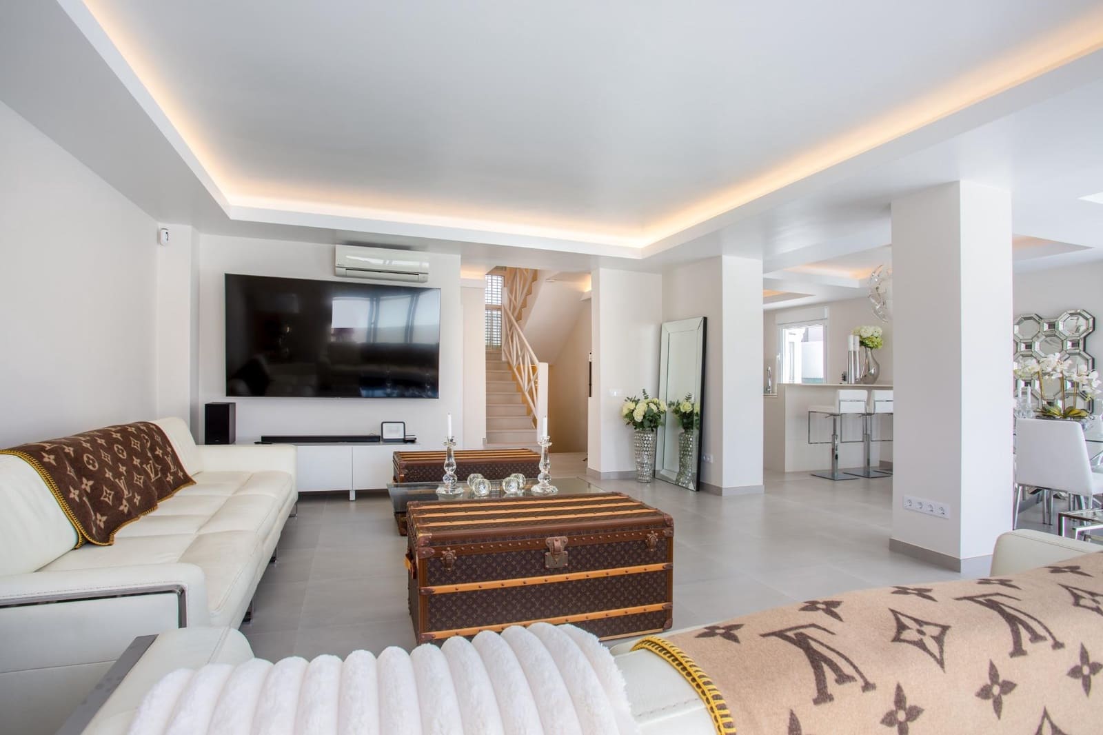 5 soveværelse Villa til salg i San Bartolome de Tirajana med swimmingpool garage - € 2.800.000 (Ref: 9272604)