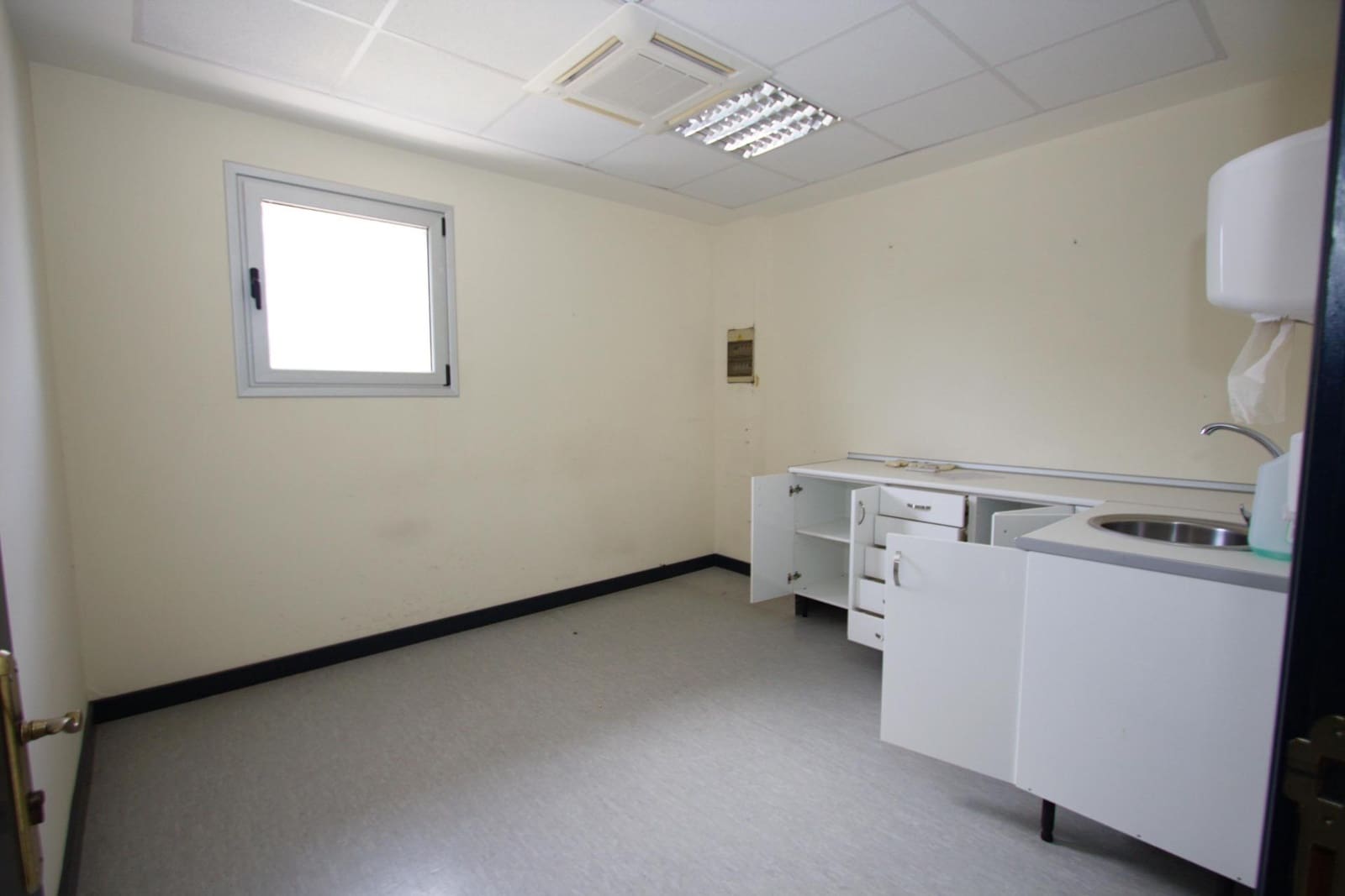 Commercial for sale in San Bartolome de Tirajana - € 437,000 (Ref: 9738572)