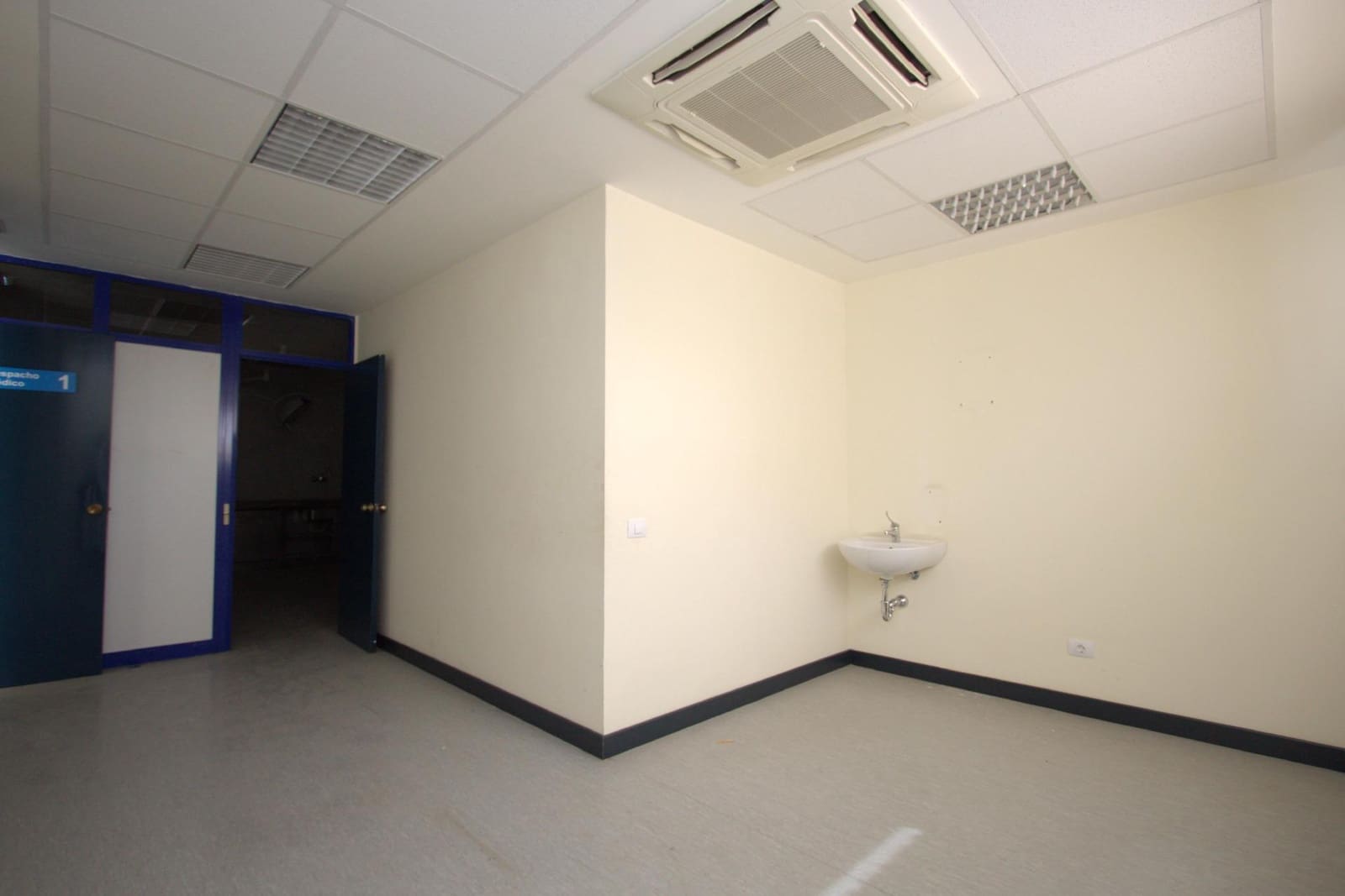 Commercial for sale in San Bartolome de Tirajana - € 437,000 (Ref: 9738572)