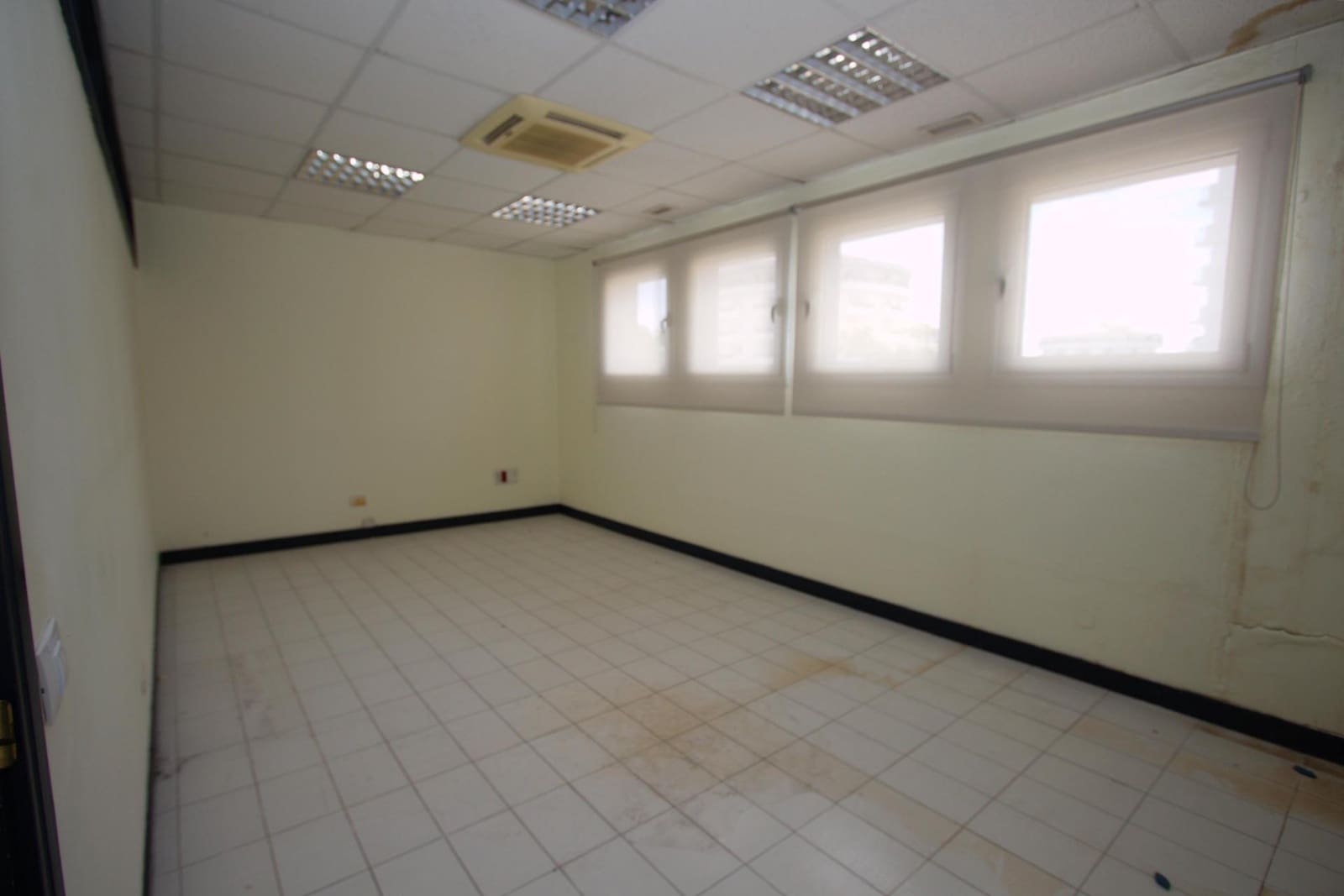 Commercial for sale in San Bartolome de Tirajana - € 437,000 (Ref: 9738572)