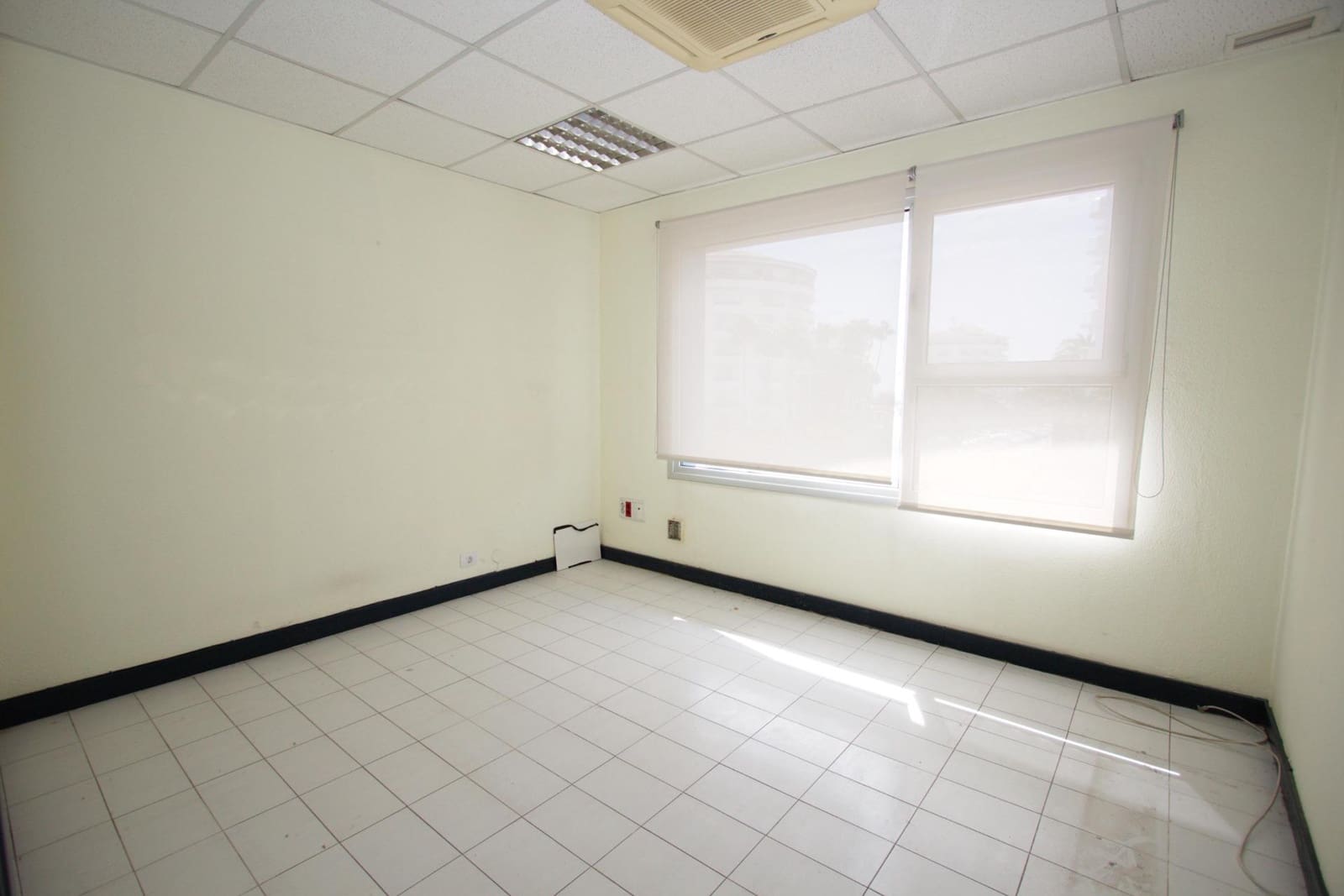 Commercial for sale in San Bartolome de Tirajana - € 437,000 (Ref: 9738572)