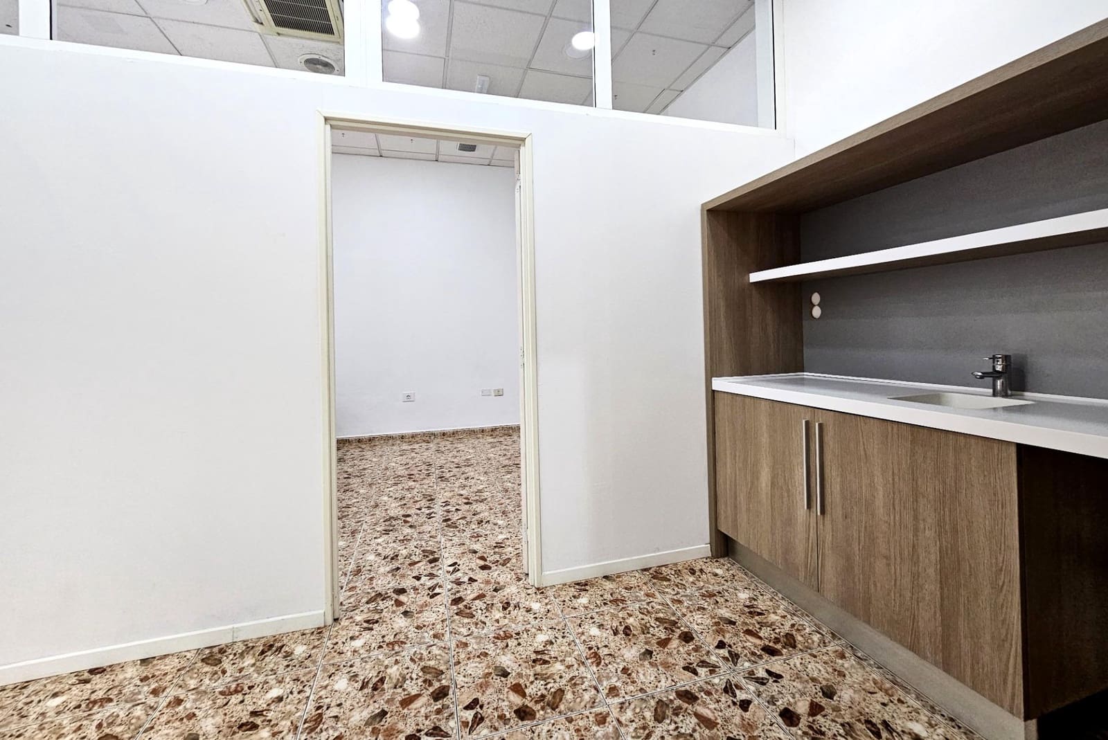 2 bedroom Commercial for rent in Mogan - € 1,690 (Ref: 9778140)