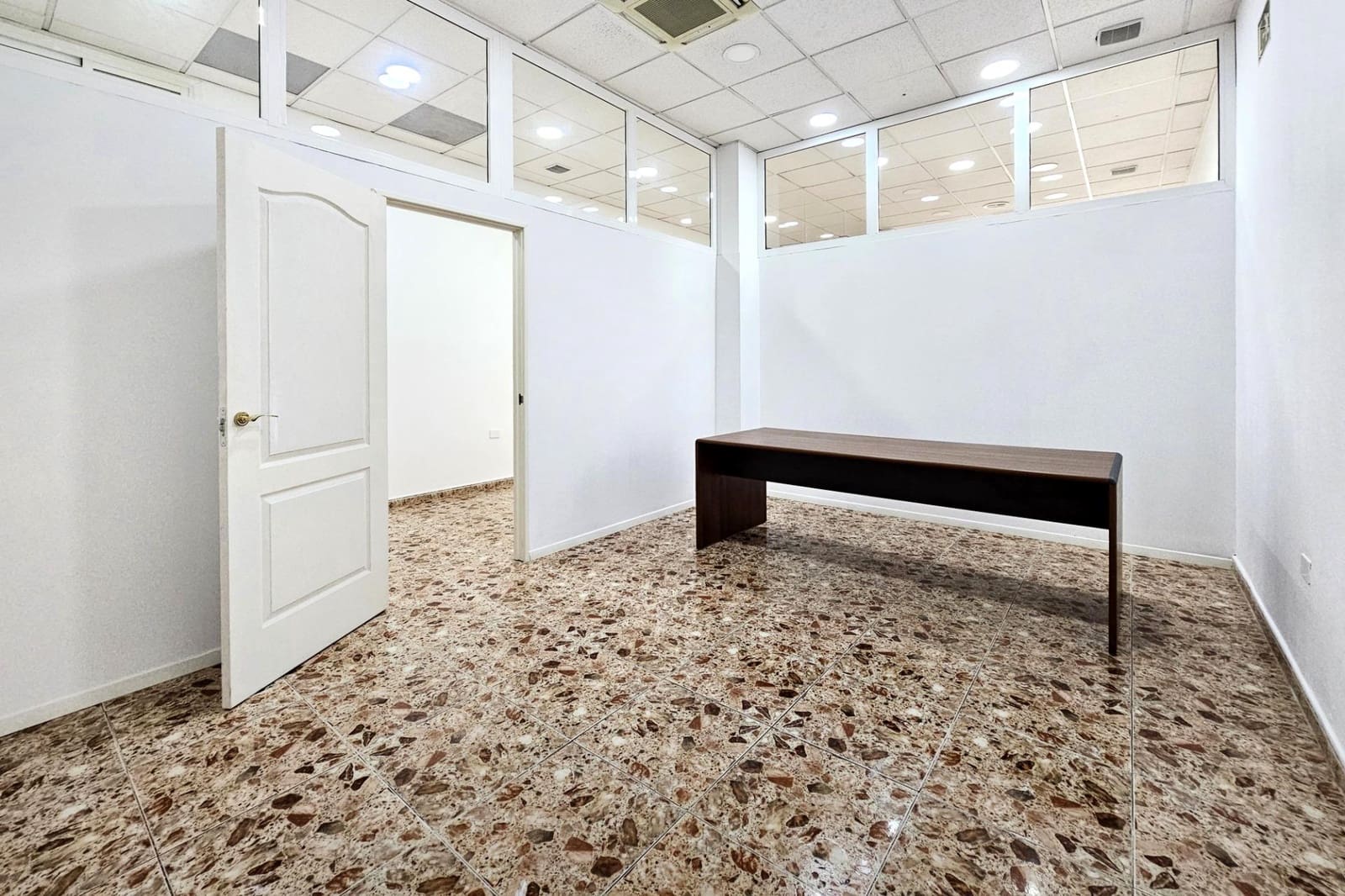 2 bedroom Commercial for rent in Mogan - € 1,690 (Ref: 9778140)