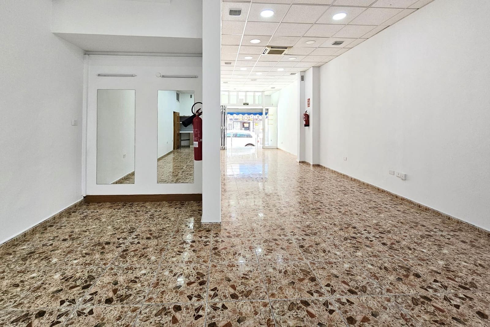 2 bedroom Commercial for rent in Mogan - € 1,690 (Ref: 9778140)