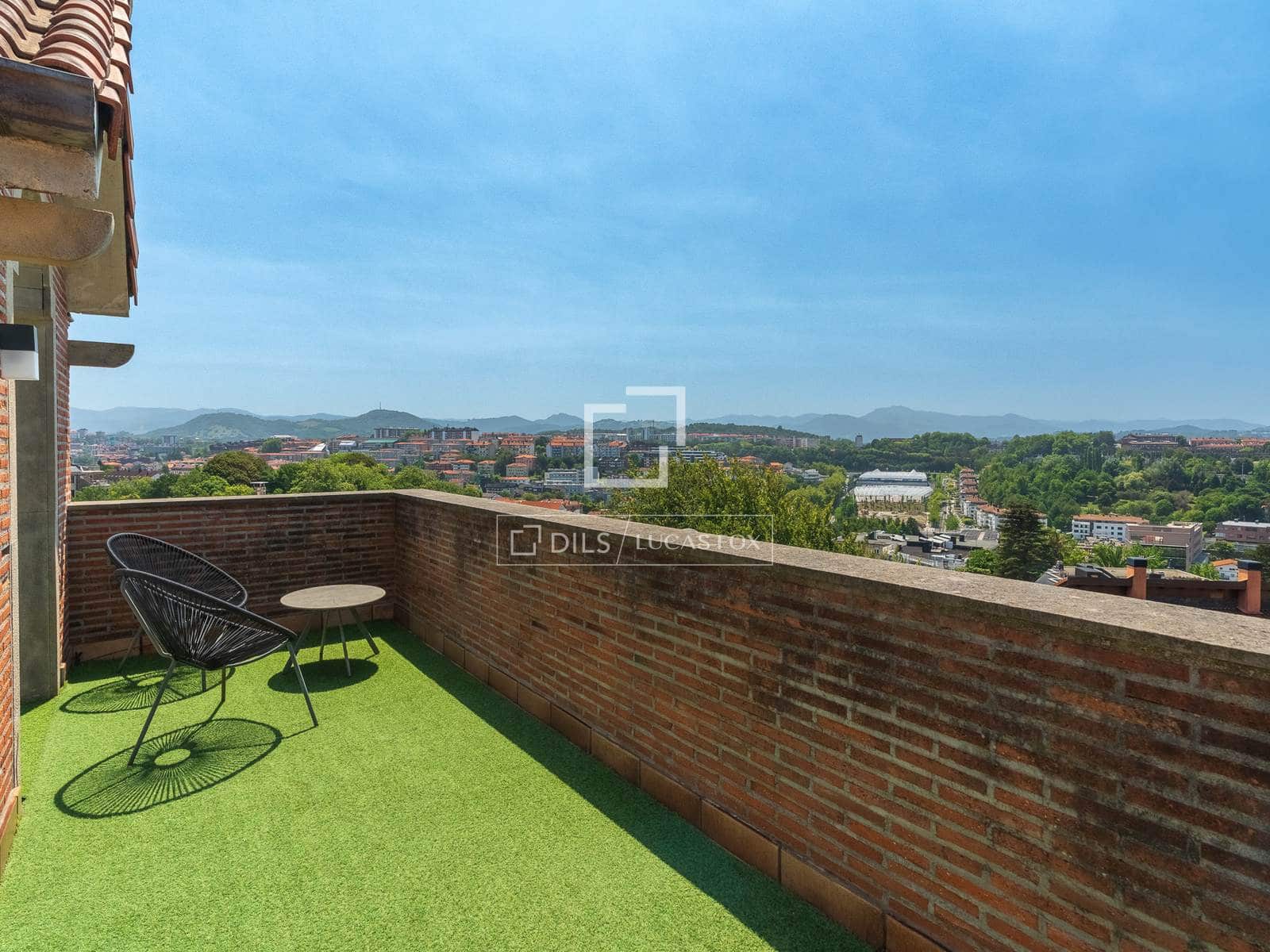 5 sovrum Villa till salu i Donostia-San Sebastian med garage - 1 550 000 € (Ref: 10000890)