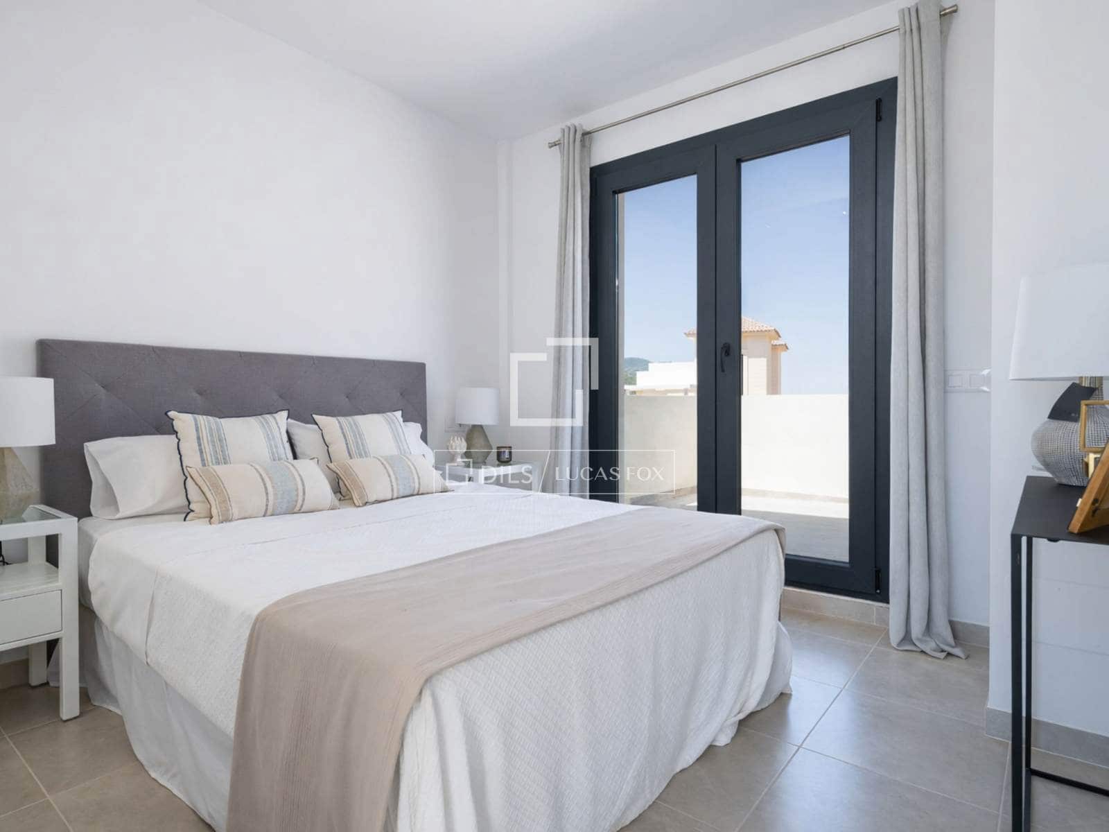 2 makuuhuone Huvila myytävänä paikassa Cala Romantica mukana uima-altaan 
autotalli - 399 000 € (Ref: 10004458)