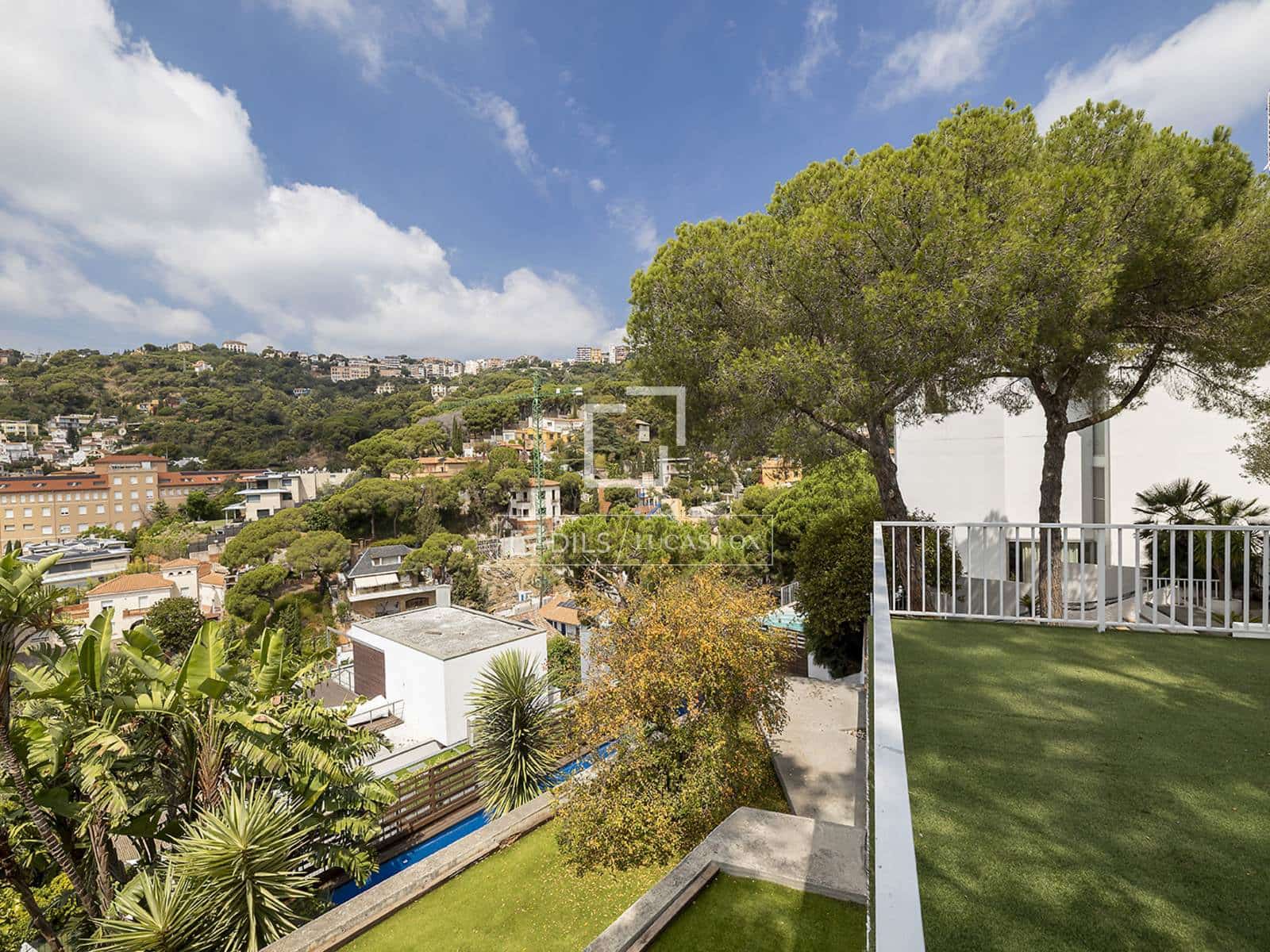 Villa/Maison de 5 chambres à louer à Barcelone ville avec piscine garage - 8 500 € (Ref: 10004459)