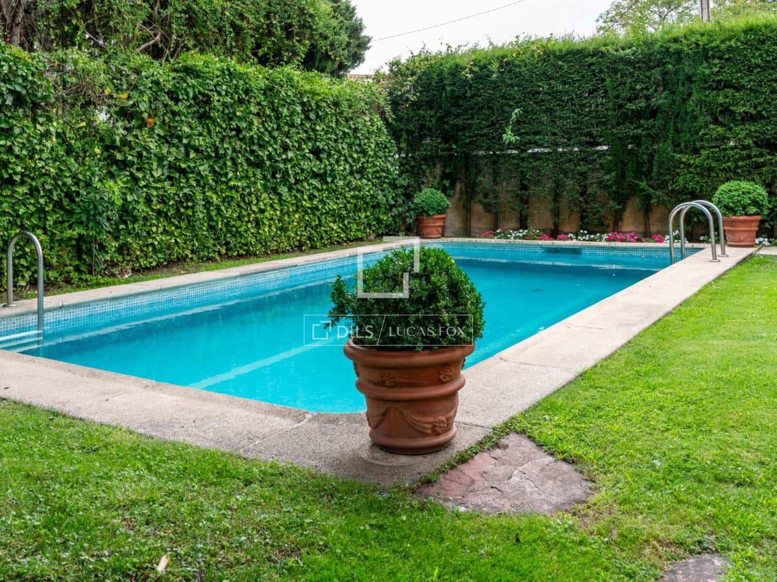 5 bedroom Villa for sale in Madrid city with pool garage - € 4,300,000 (Ref: 10004461)