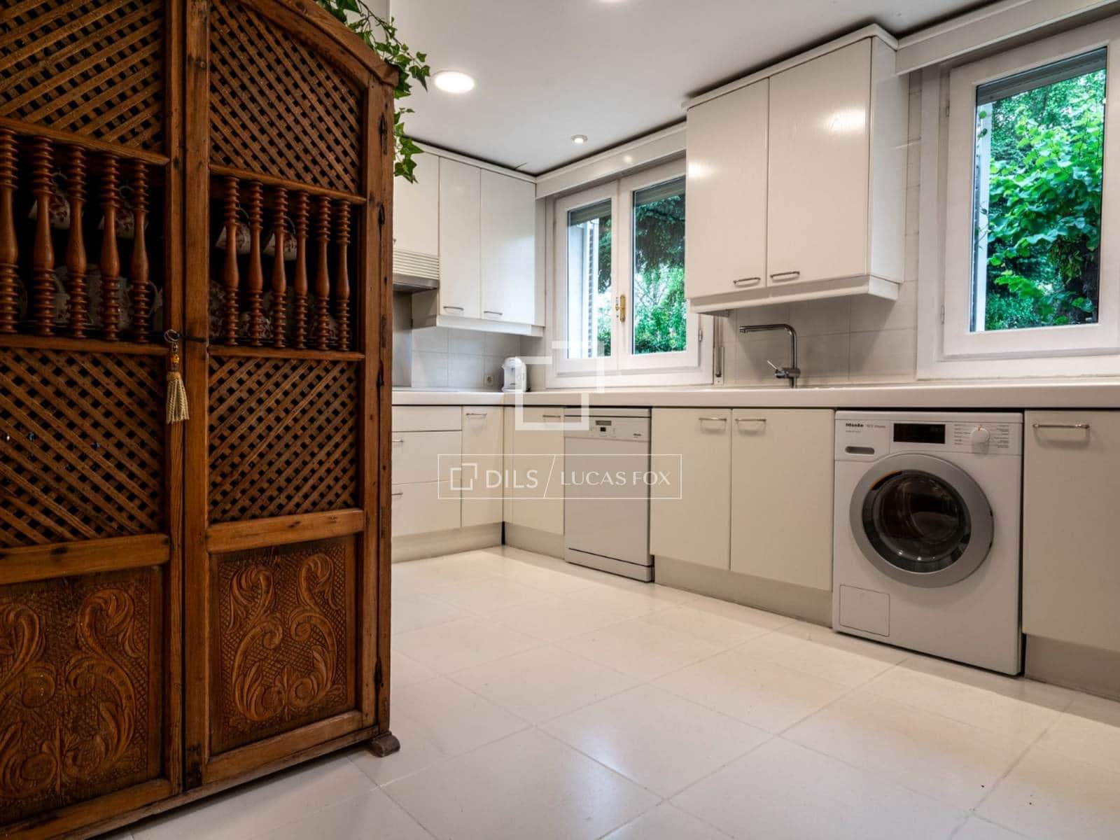 5 bedroom Villa for sale in Madrid city with pool garage - € 4,300,000 (Ref: 10004461)