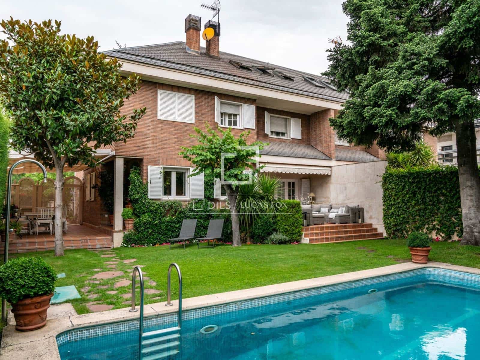 5 bedroom Villa for sale in Madrid city with pool garage - € 4,300,000 (Ref: 10004461)