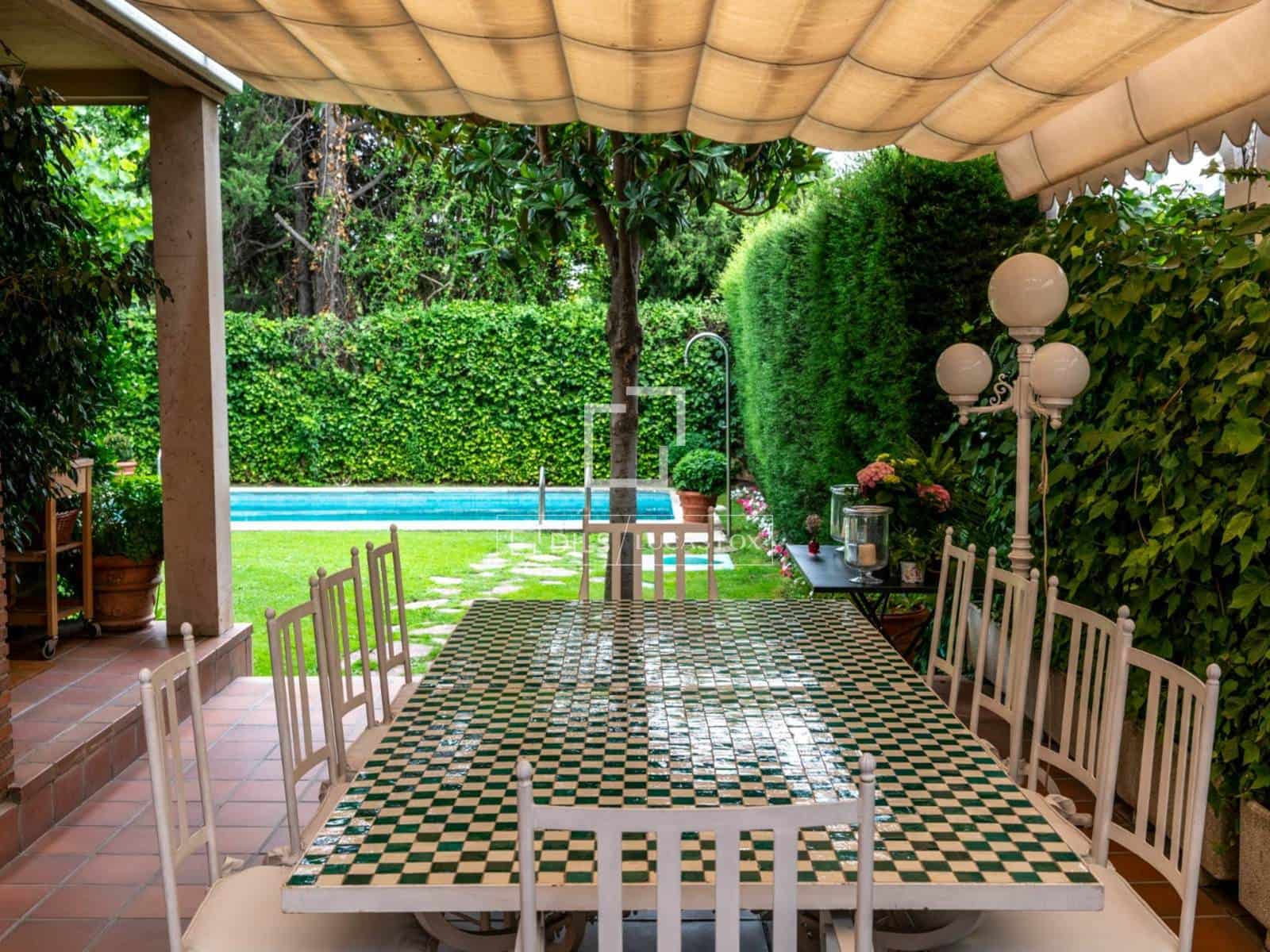 5 bedroom Villa for sale in Madrid city with pool garage - € 4,300,000 (Ref: 10004461)