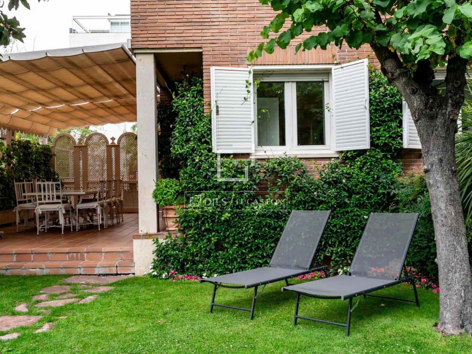 5 bedroom Villa for sale in Madrid city with pool garage - € 4,300,000 (Ref: 10004461)