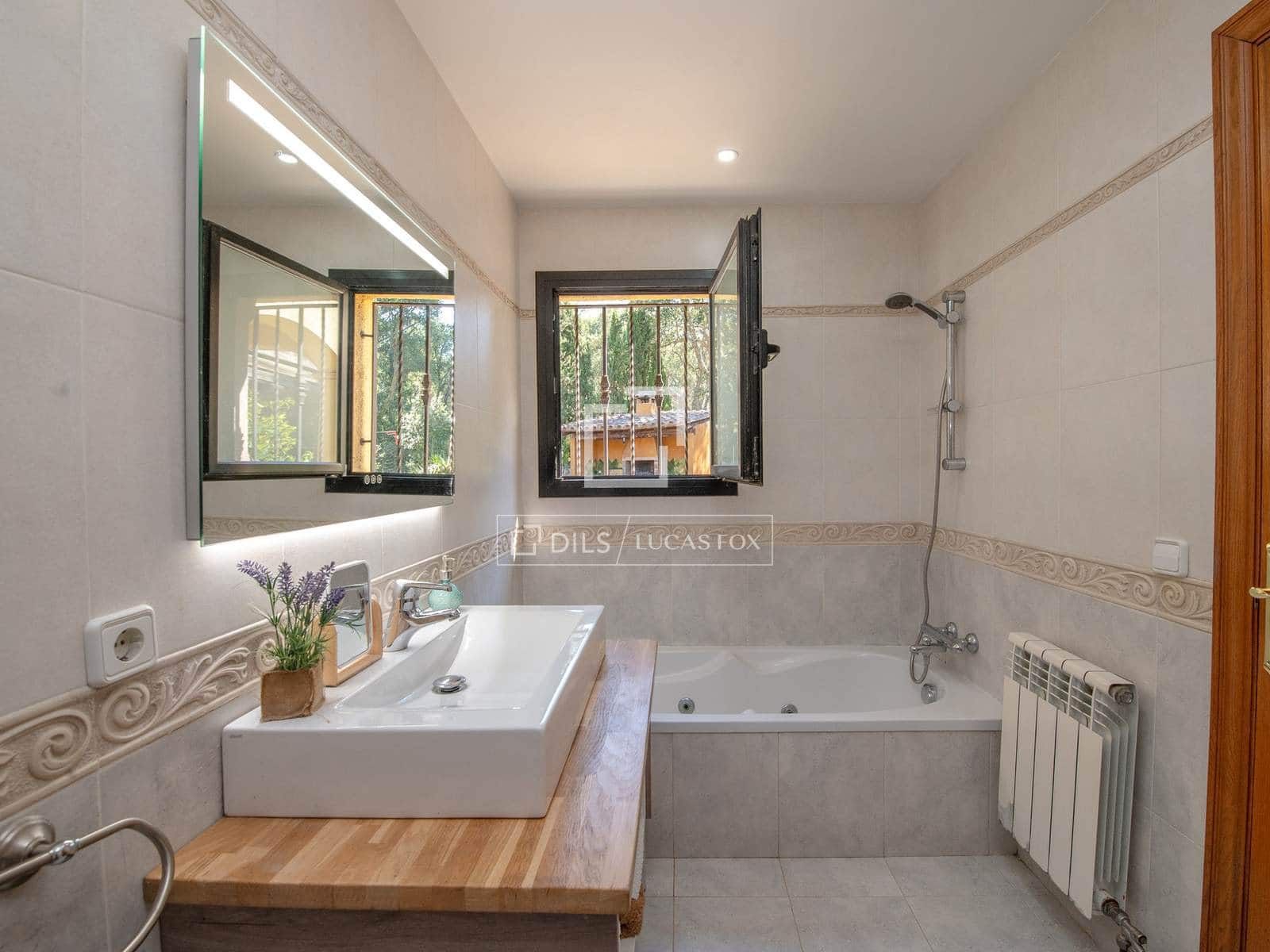 3 soveværelse Villa til salg i Santa Cristina d'Aro med swimmingpool garage - € 649.000 (Ref: 10004465)