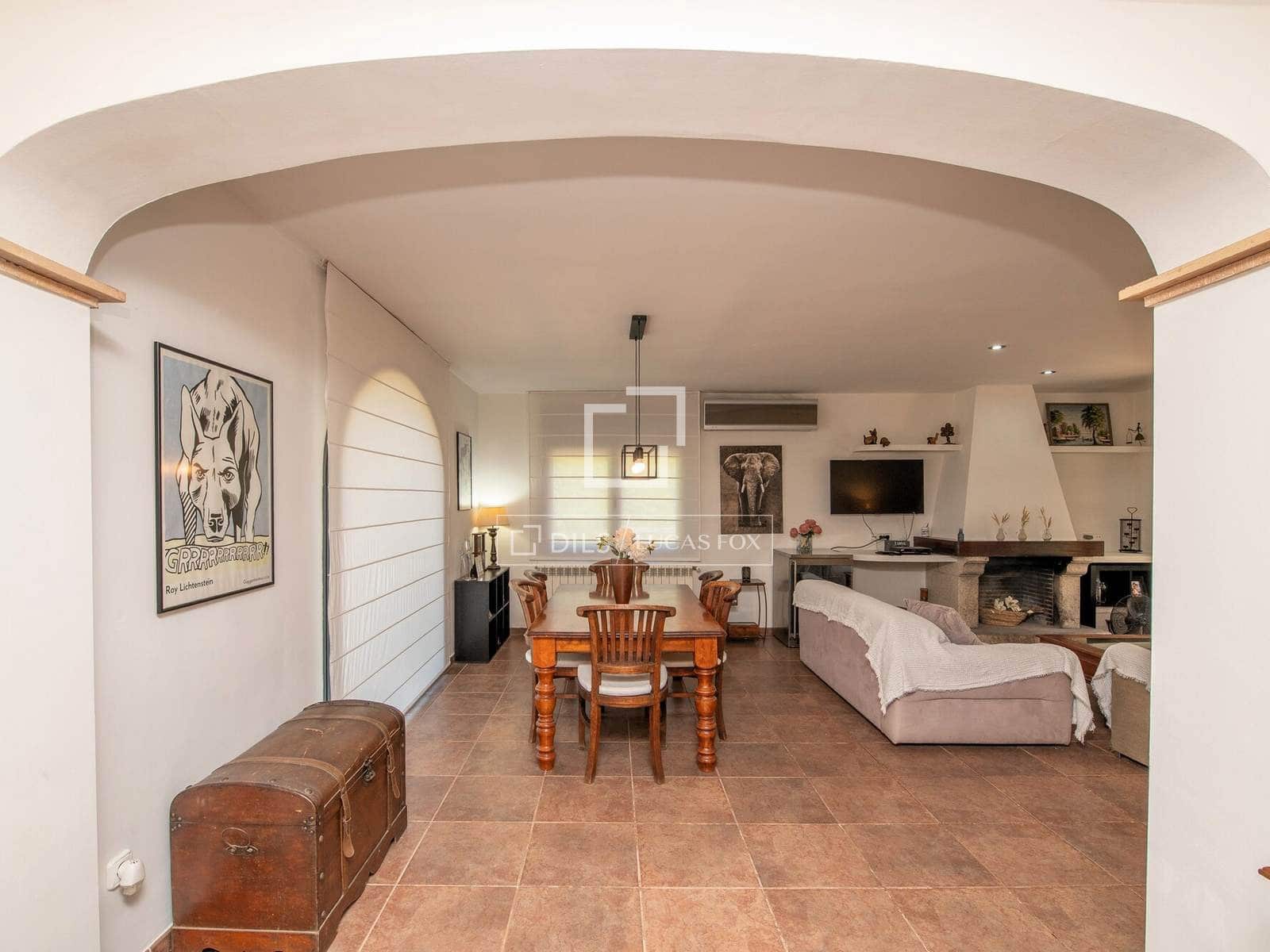 3 soveværelse Villa til salg i Santa Cristina d'Aro med swimmingpool garage - € 649.000 (Ref: 10004465)