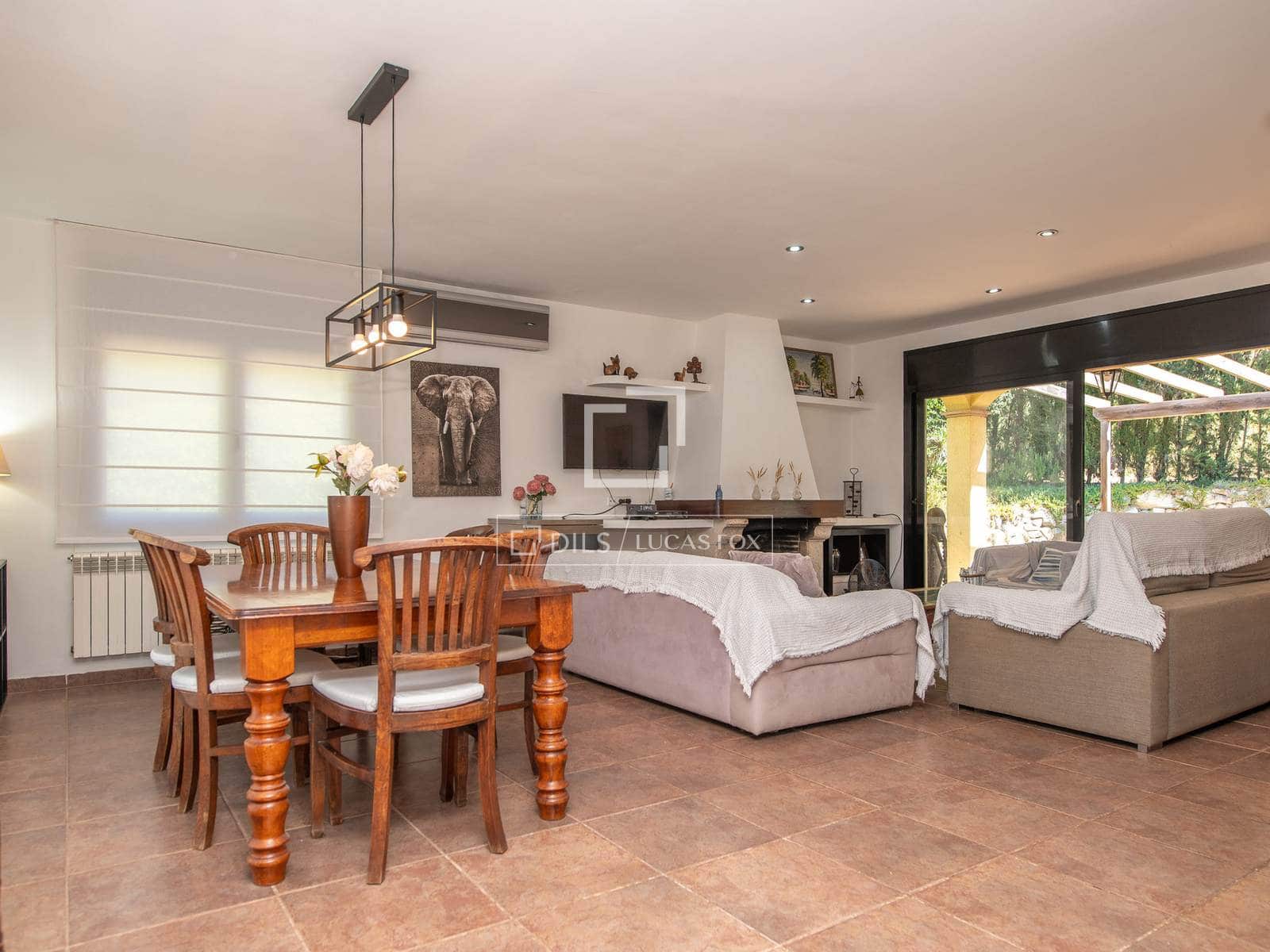 3 soveværelse Villa til salg i Santa Cristina d'Aro med swimmingpool garage - € 649.000 (Ref: 10004465)