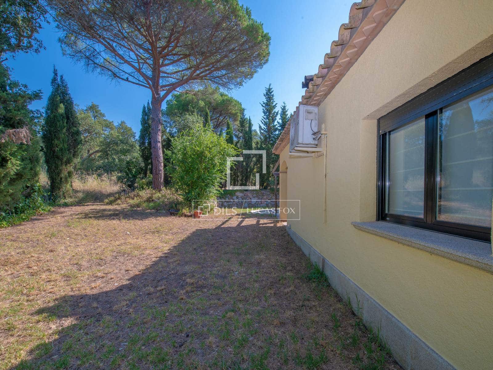 3 soveværelse Villa til salg i Santa Cristina d'Aro med swimmingpool garage - € 649.000 (Ref: 10004465)