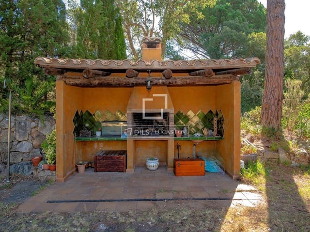3 soveværelse Villa til salg i Santa Cristina d'Aro med swimmingpool garage - € 649.000 (Ref: 10004465)