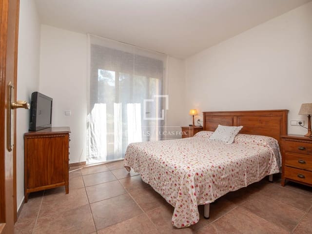 3 soveværelse Villa til salg i Santa Cristina d'Aro med swimmingpool garage - € 649.000 (Ref: 10004465)