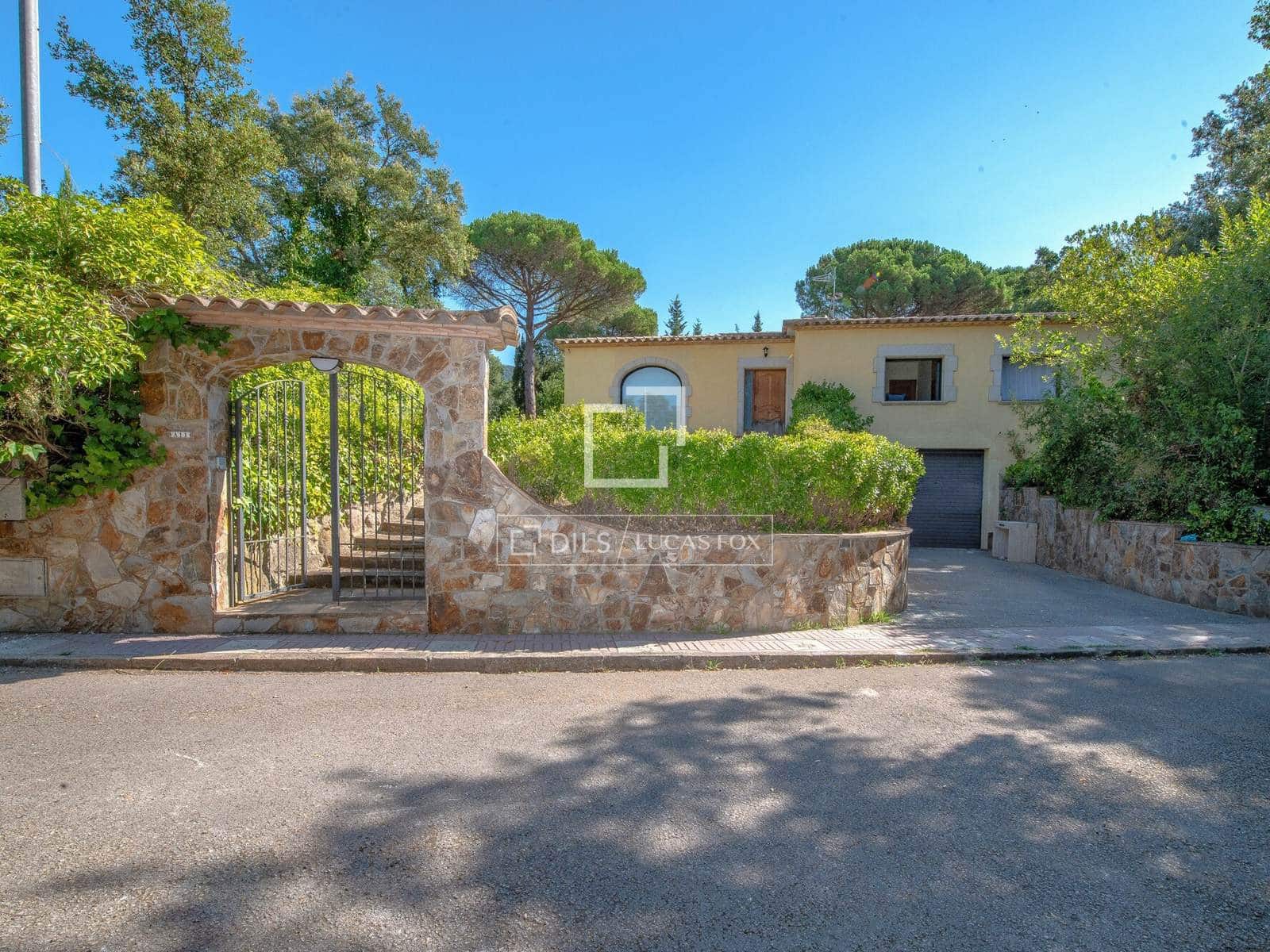 3 soveværelse Villa til salg i Santa Cristina d'Aro med swimmingpool garage - € 649.000 (Ref: 10004465)