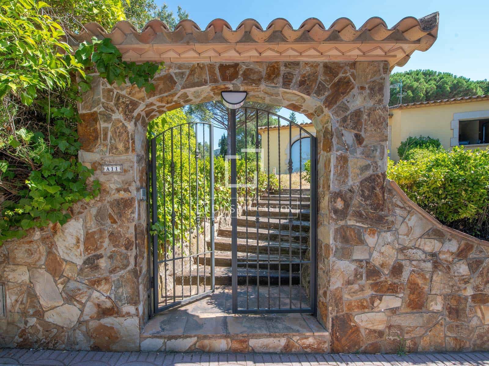 3 soveværelse Villa til salg i Santa Cristina d'Aro med swimmingpool garage - € 649.000 (Ref: 10004465)