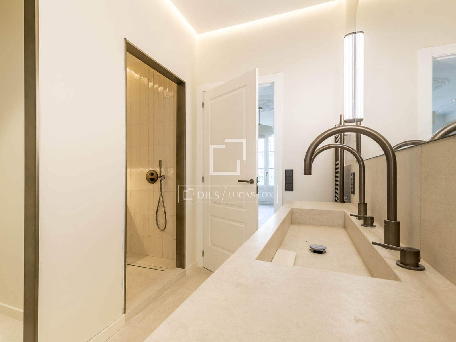 3 soveværelse Lejlighed til salg i Barcelona by - € 1.750.000 (Ref: 10004622)