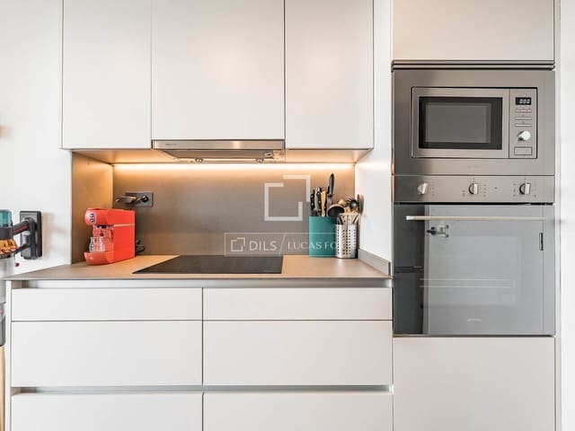 2 soverom Leilighet til salgs i Barcelona by med svømmebasseng garasje - € 880 000 (Ref: 10007524)
