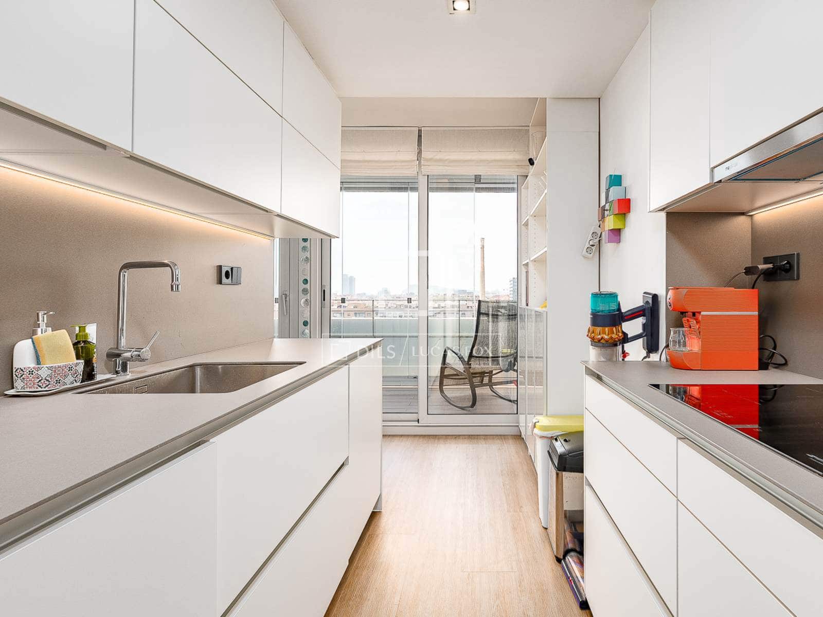 2 soverom Leilighet til salgs i Barcelona by med svømmebasseng garasje - € 880 000 (Ref: 10007524)