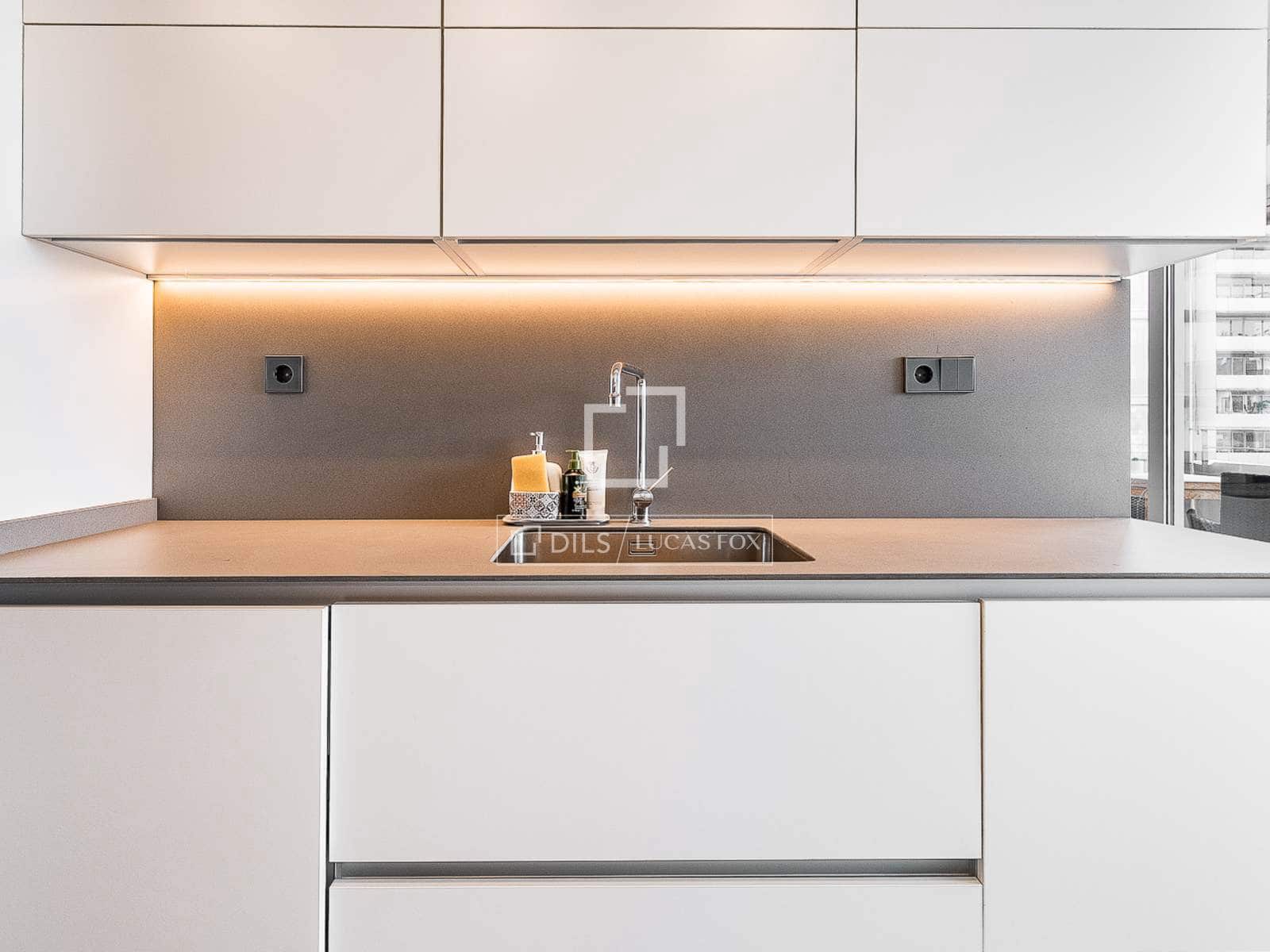 2 soverom Leilighet til salgs i Barcelona by med svømmebasseng garasje - € 880 000 (Ref: 10007524)
