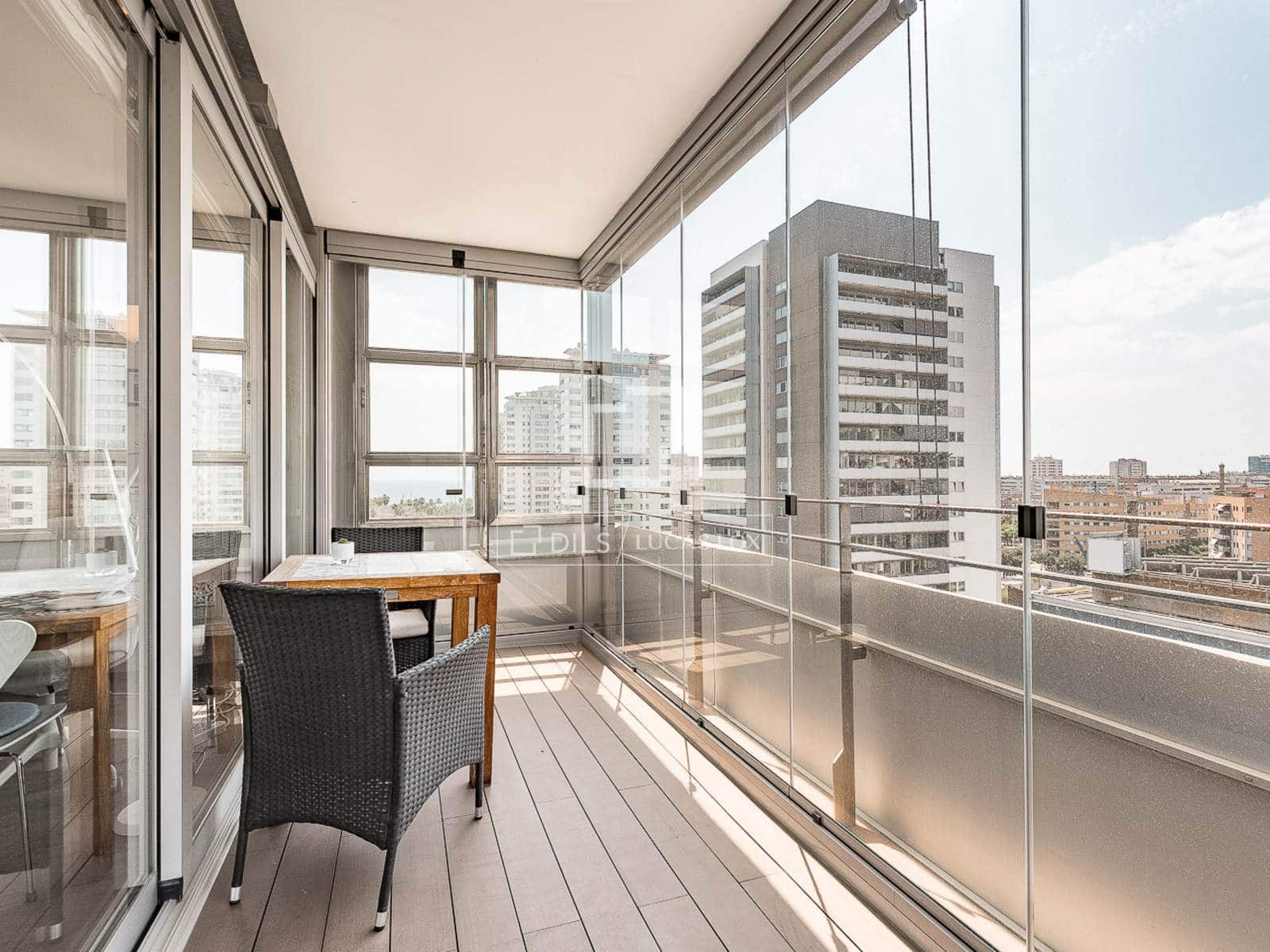 2 soverom Leilighet til salgs i Barcelona by med svømmebasseng garasje - € 880 000 (Ref: 10007524)