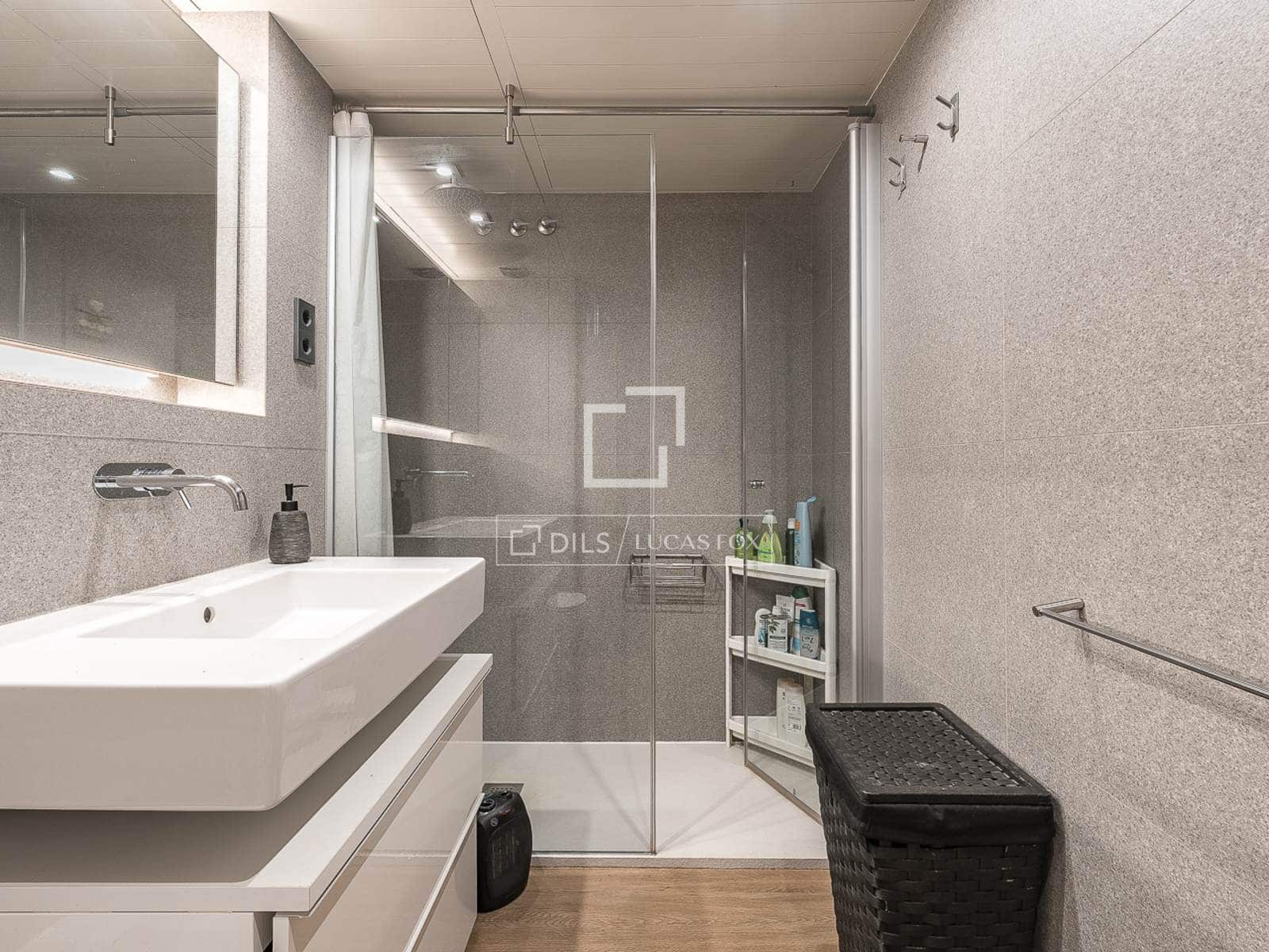 2 soverom Leilighet til salgs i Barcelona by med svømmebasseng garasje - € 880 000 (Ref: 10007524)
