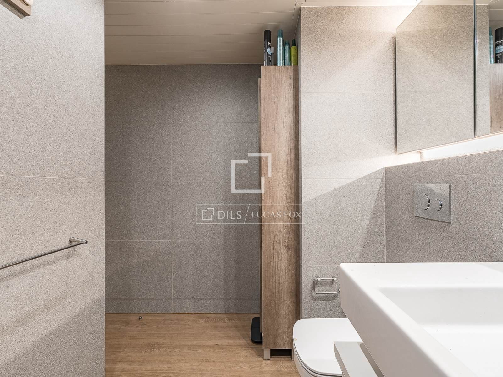 2 soverom Leilighet til salgs i Barcelona by med svømmebasseng garasje - € 880 000 (Ref: 10007524)