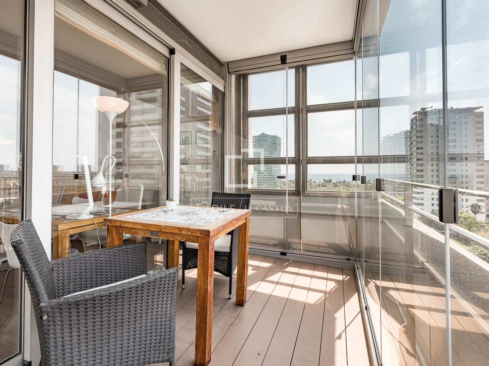 2 soverom Leilighet til salgs i Barcelona by med svømmebasseng garasje - € 880 000 (Ref: 10007524)