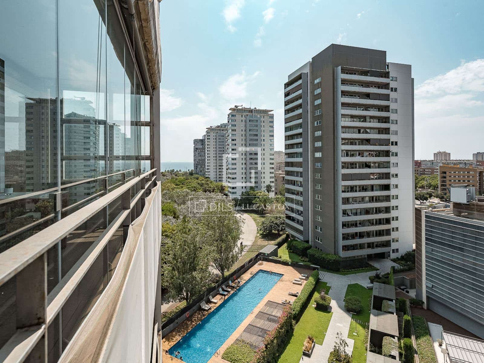 2 soverom Leilighet til salgs i Barcelona by med svømmebasseng garasje - € 880 000 (Ref: 10007524)