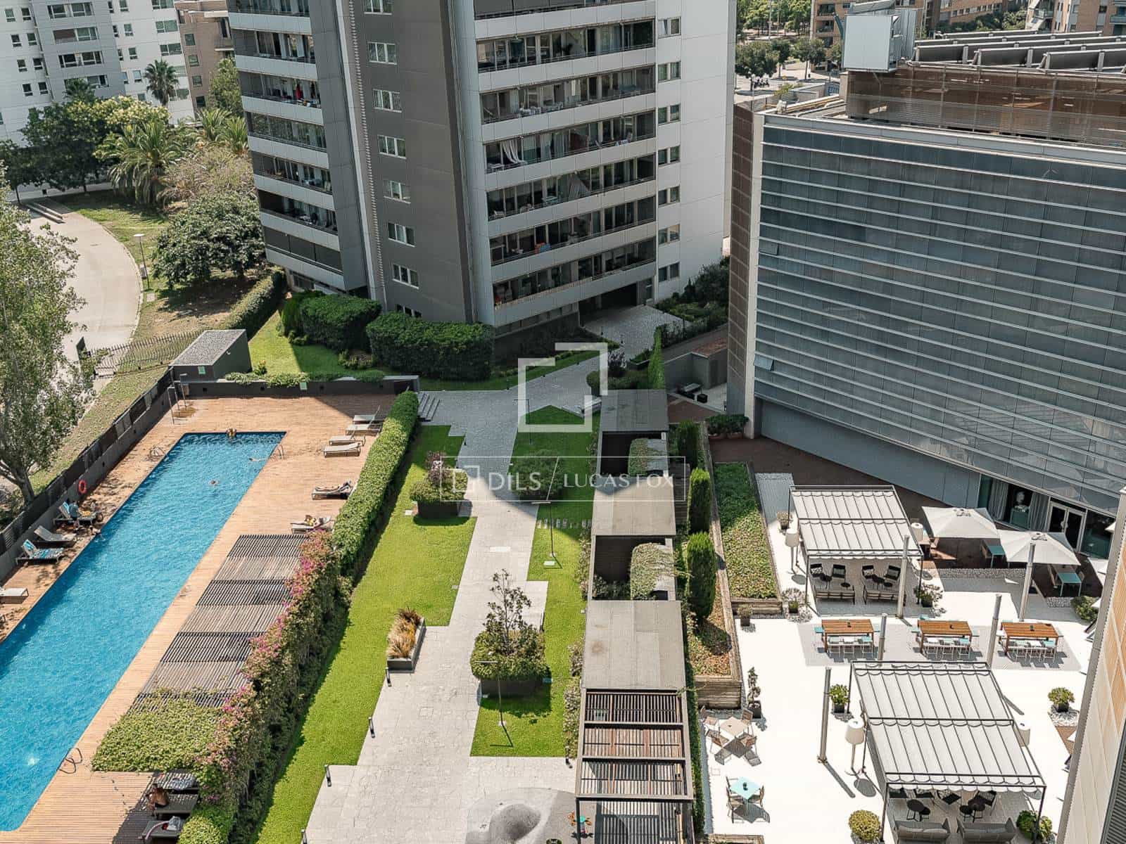 2 soverom Leilighet til salgs i Barcelona by med svømmebasseng garasje - € 880 000 (Ref: 10007524)