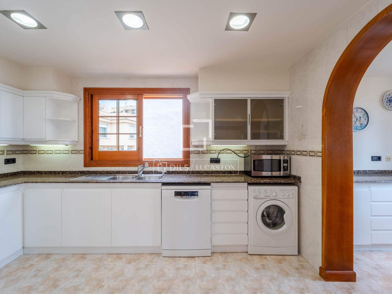 4 bedroom Villa for rent in La Pobla de Farnals with pool garage - € 3,950 (Ref: 10007882)